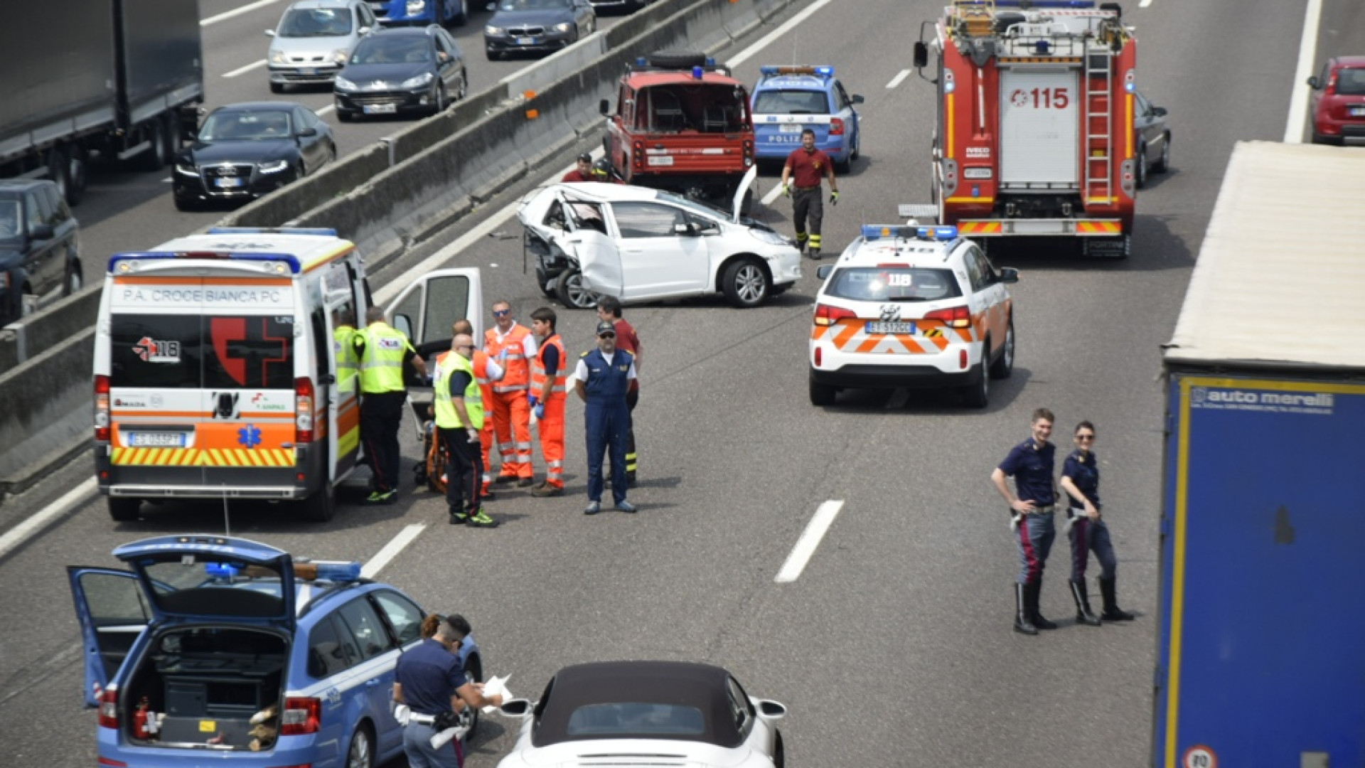 Piacenza, violento scontro in autostrada A1: due feriti