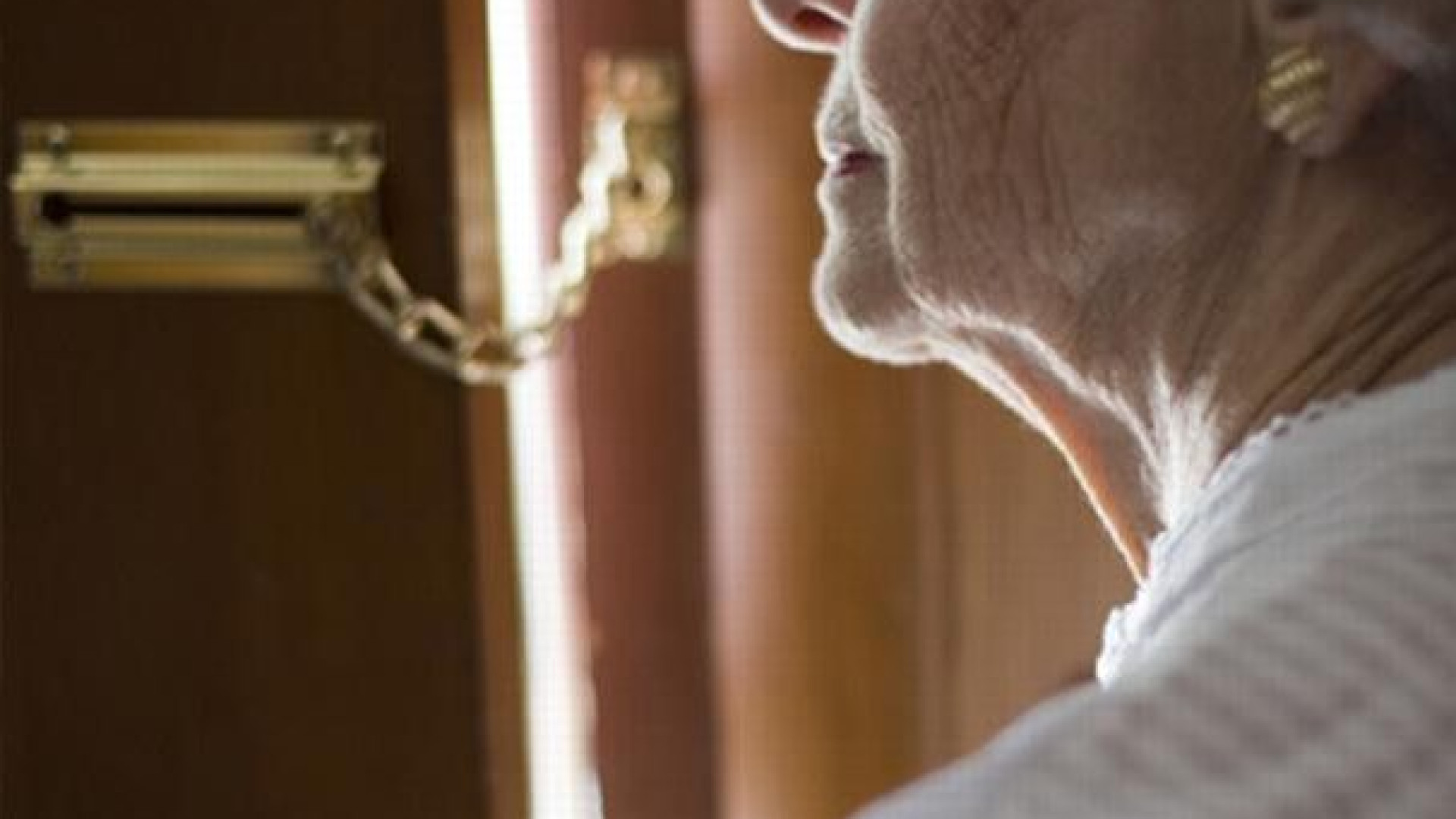 "Stiamo per arrestare sua nipote": anziana truffata