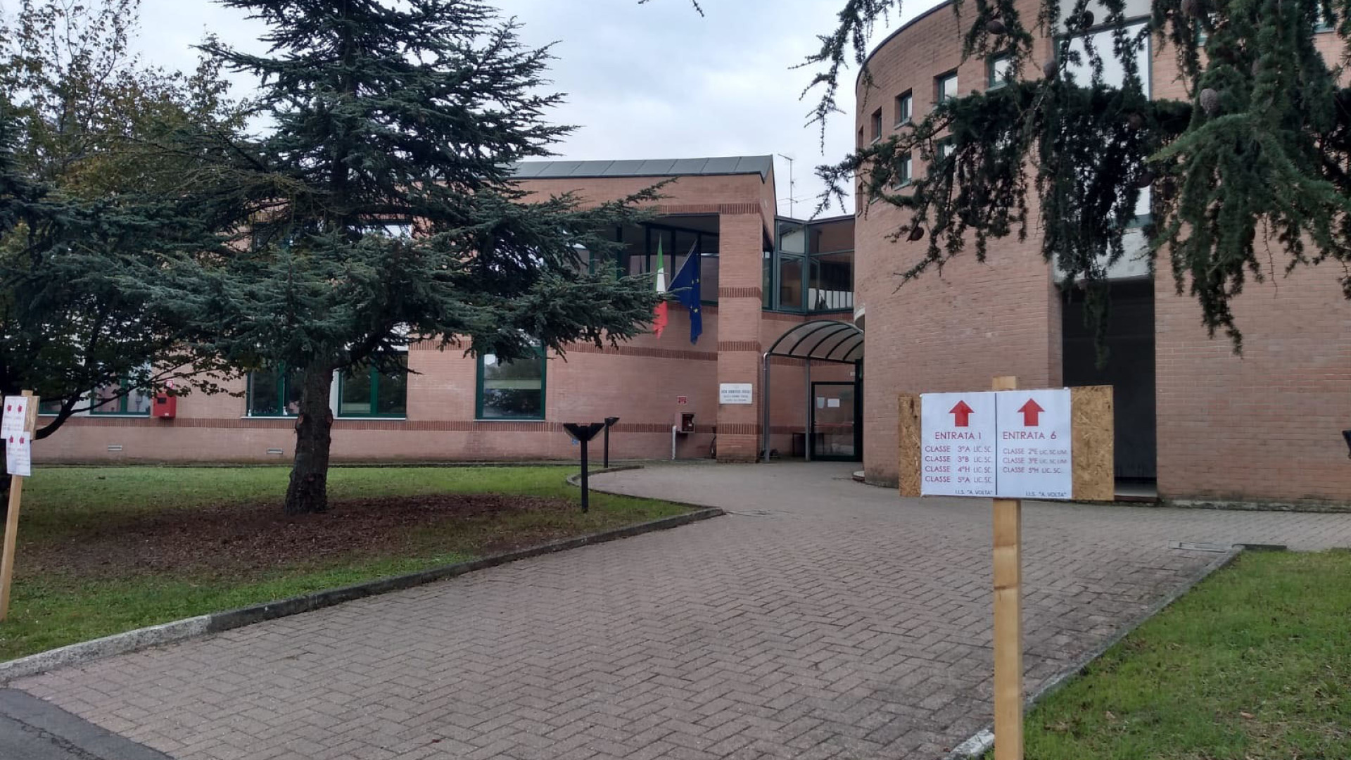 La preside: "Riorganizzare i trasporti per far tornare gli studenti a scuola"