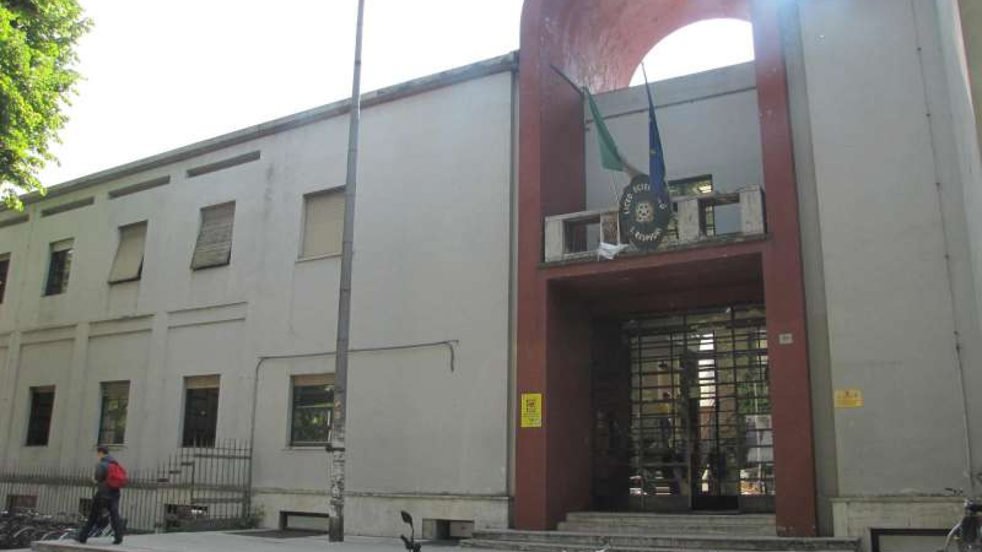 Il liceo Respighi spegne 75 candeline. Cerimonia, concerto e videomapping