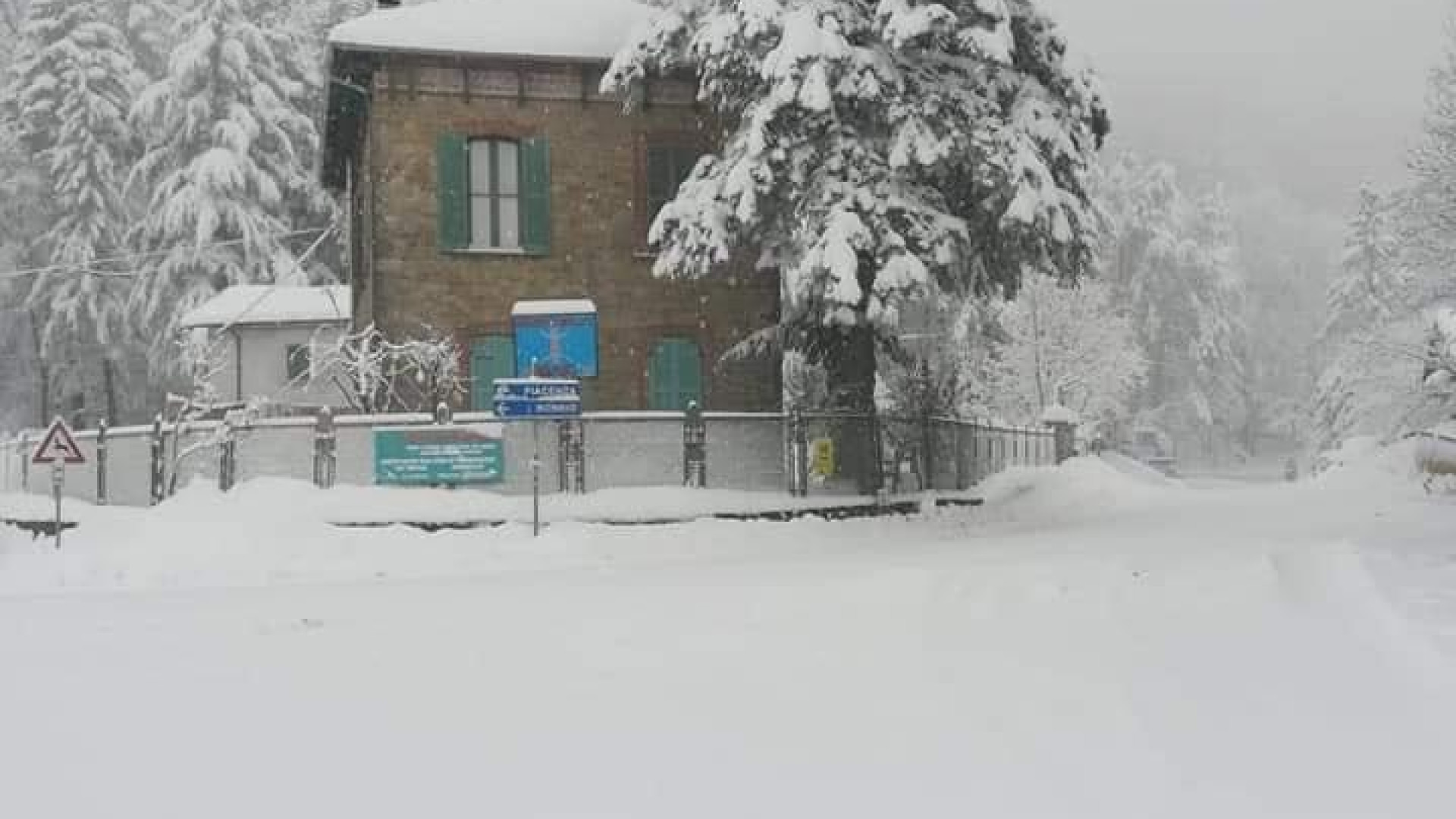 Abbondante nevicata al Penice, allerta meteo per domani in provincia
