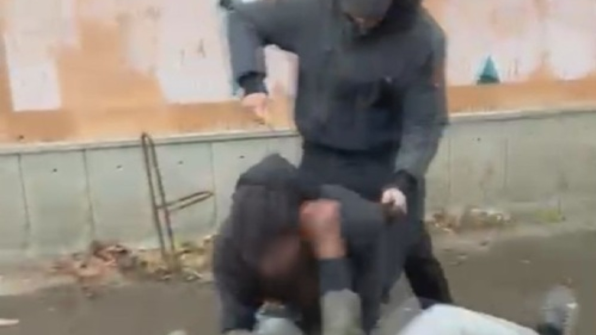 Accoltellato nei pressi di via IV Novembre, minorenne finisce in ospedale. IL VIDEO