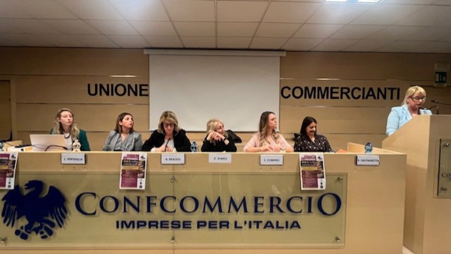 Violenza sulle donne, casi in crescita del 30%: "Servono operatori formati"