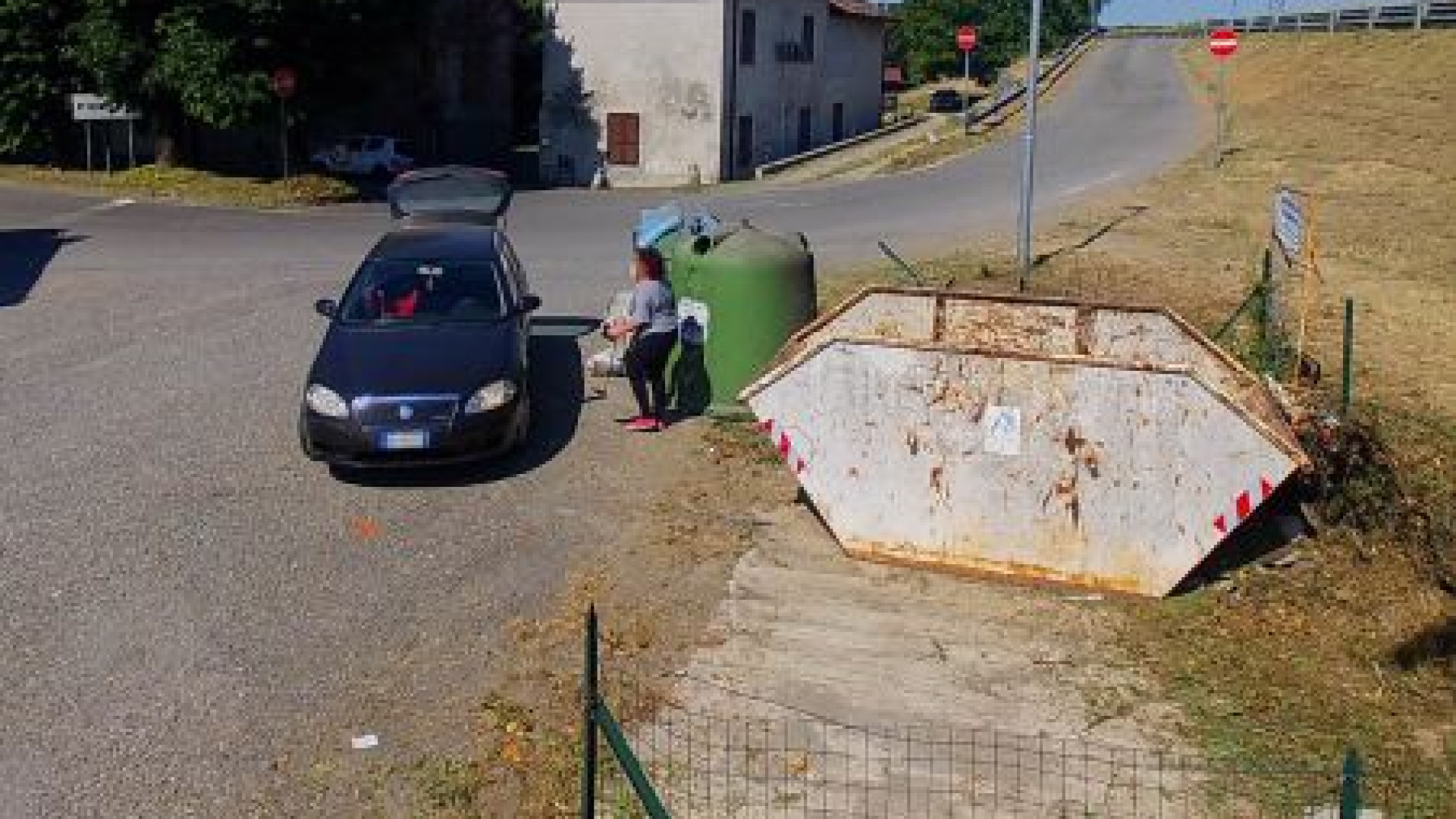 L'inciviltà non sfugge alle foto-trappole: sei persone multate a Castel San Giovanni