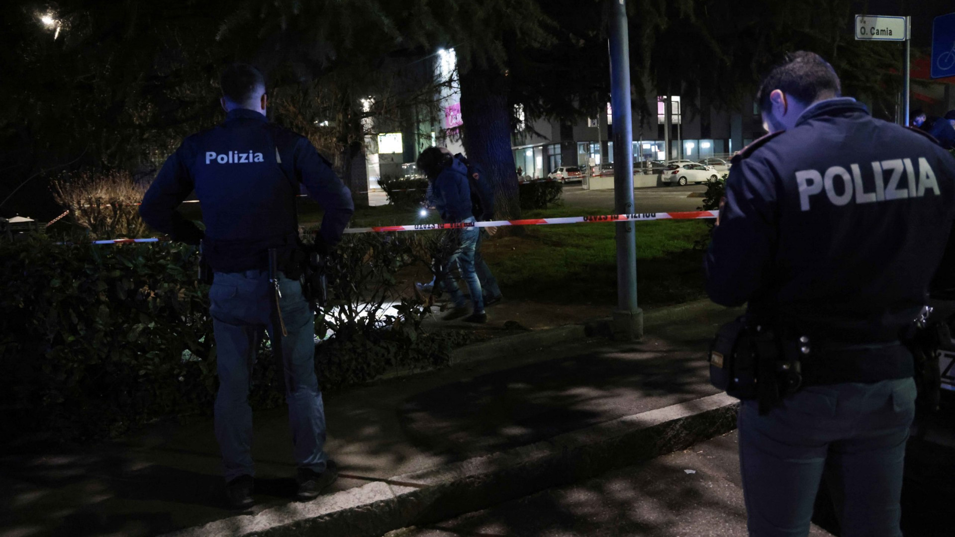 Bottigliate ai giardini: un uomo arrestato dalla polizia per tentato omicidio