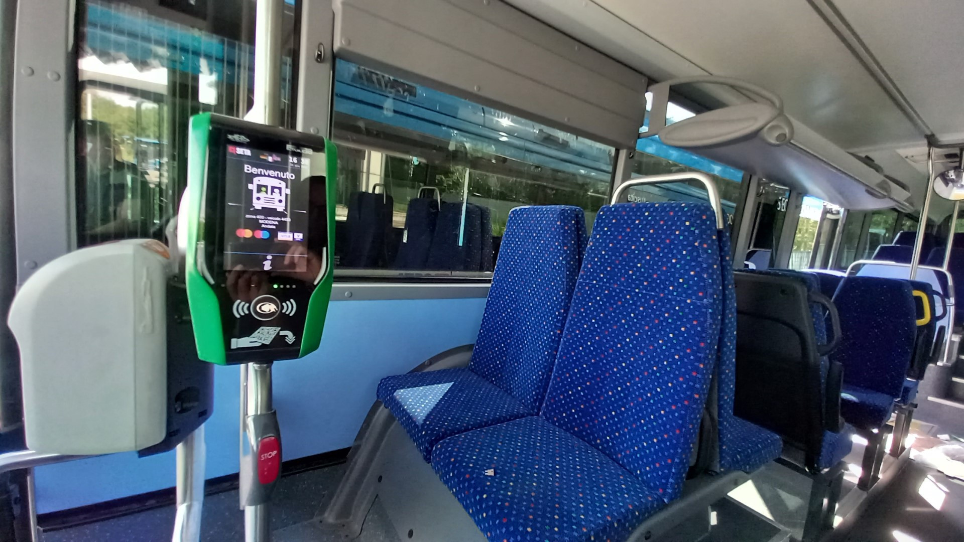 Controllore aggredito e minacciato di morte su un bus finisce al pronto soccorso
