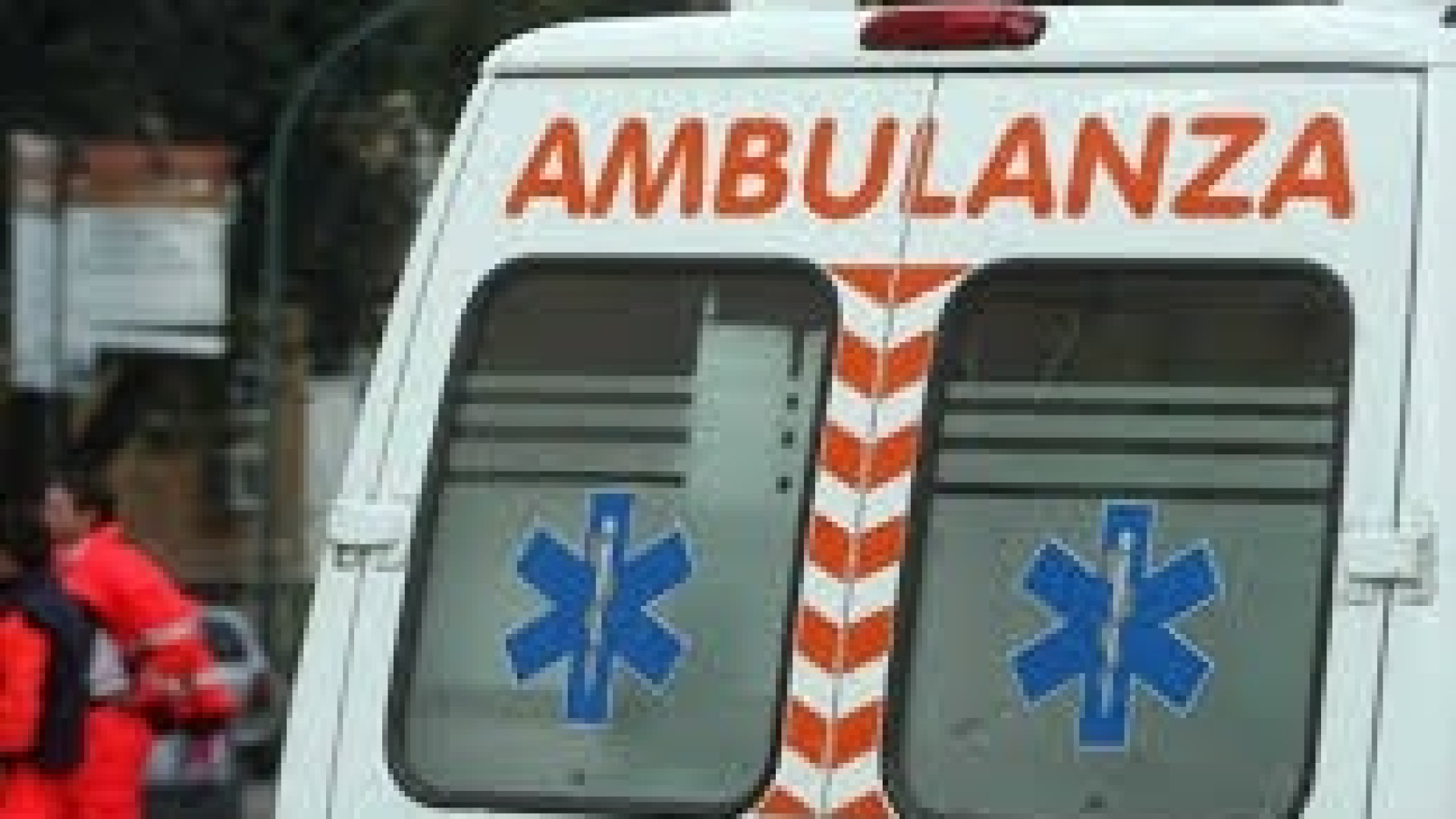 Veano di Vigolzone: auto esce di strada, conducente ferito