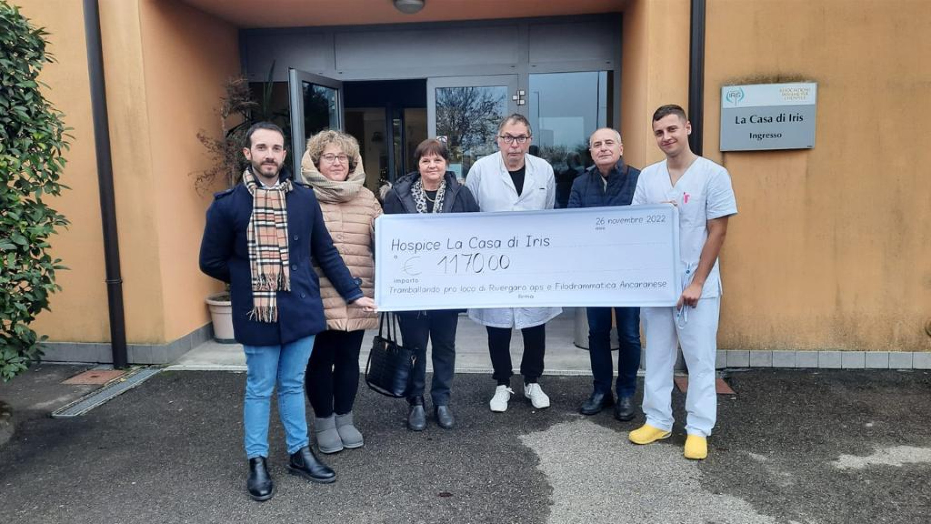 Rivergaro, maxi assegno per la Casa di Iris con la rassegna di commedie dialettali