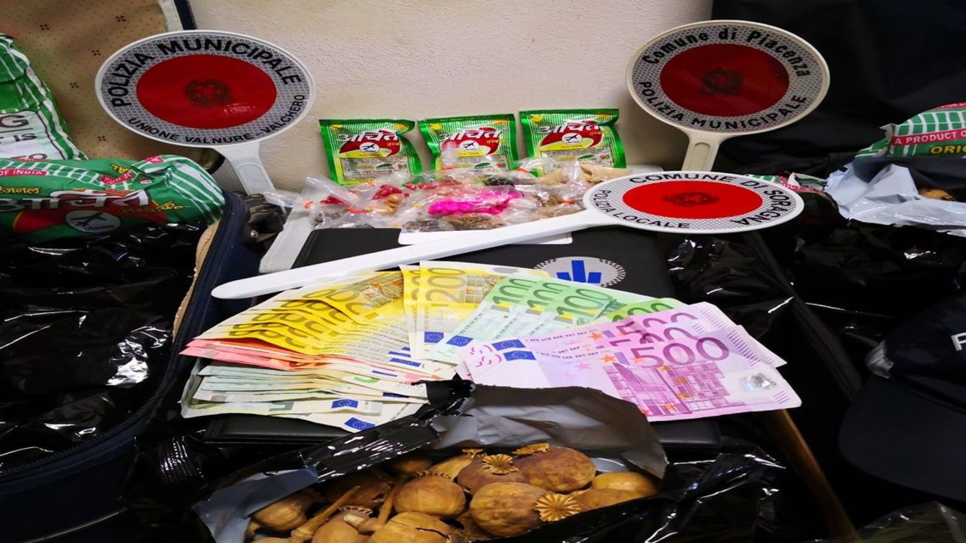 La segnalazione dei gruppi di vicinato porta al sequestro di cinque chili di droga