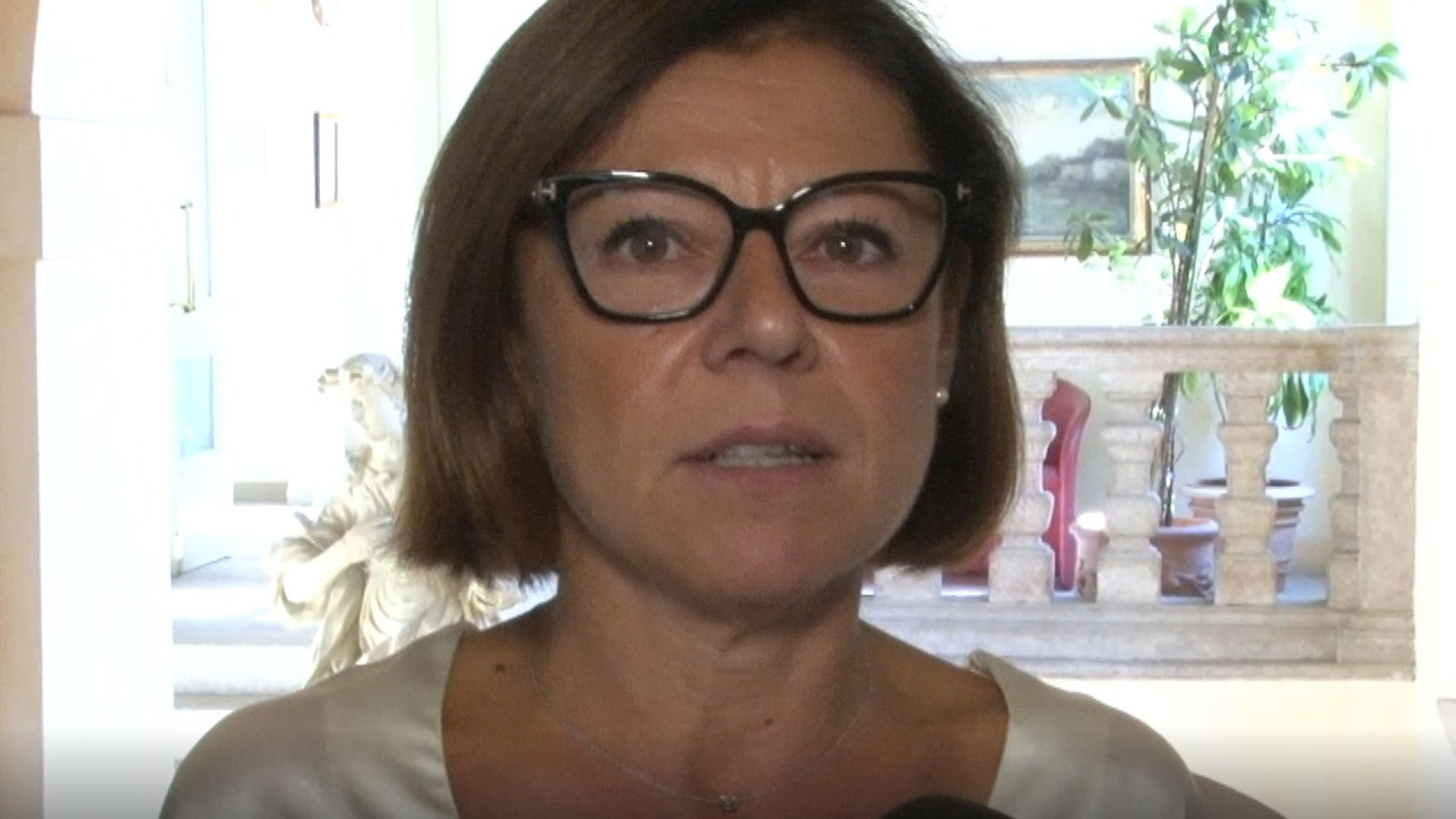 “Torniamo nel mondo del lavoro”: De Micheli candidata alla segreteria del Pd