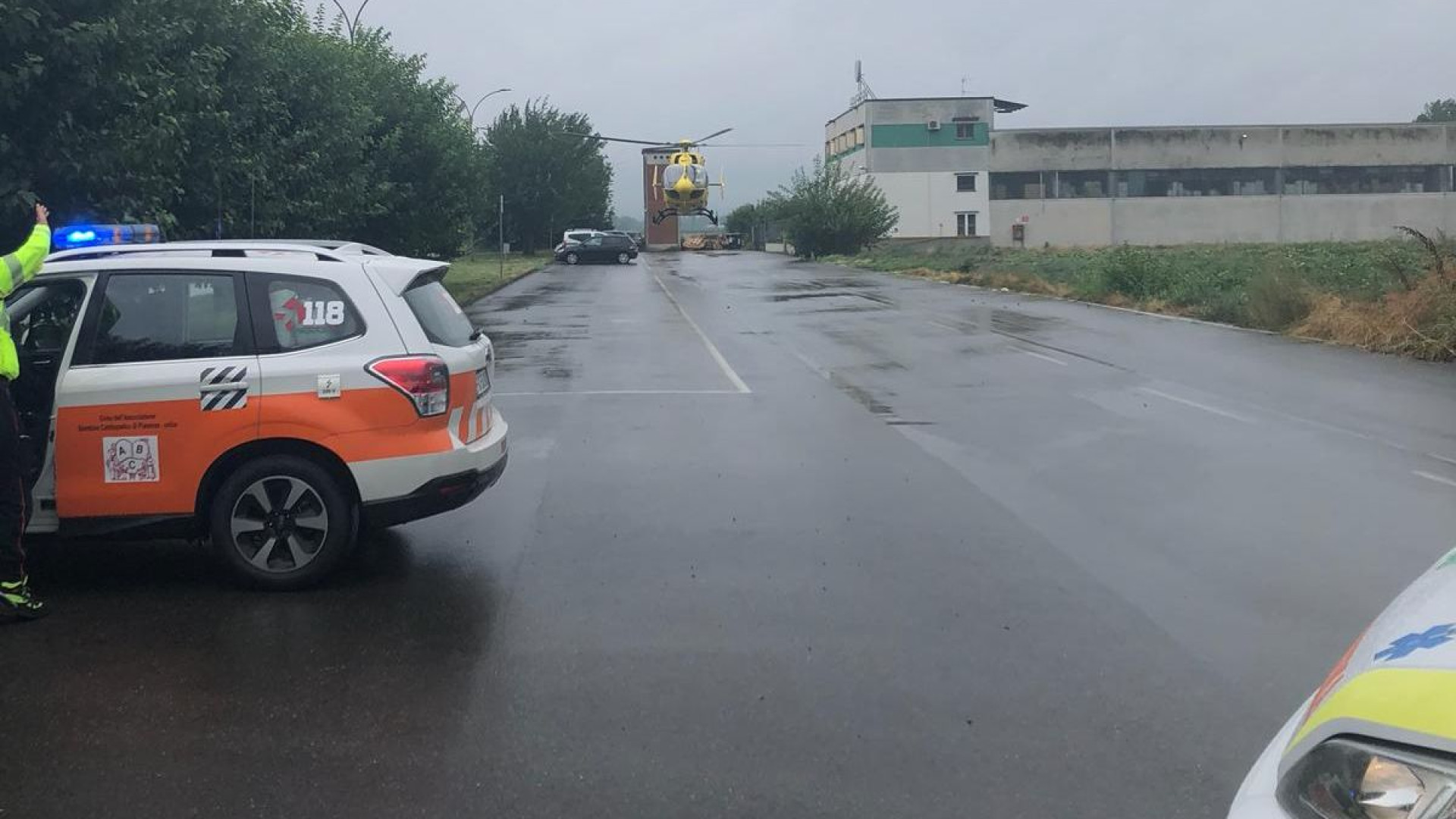 Investito dalle fiamme in una azienda a Settima, grave un operaio