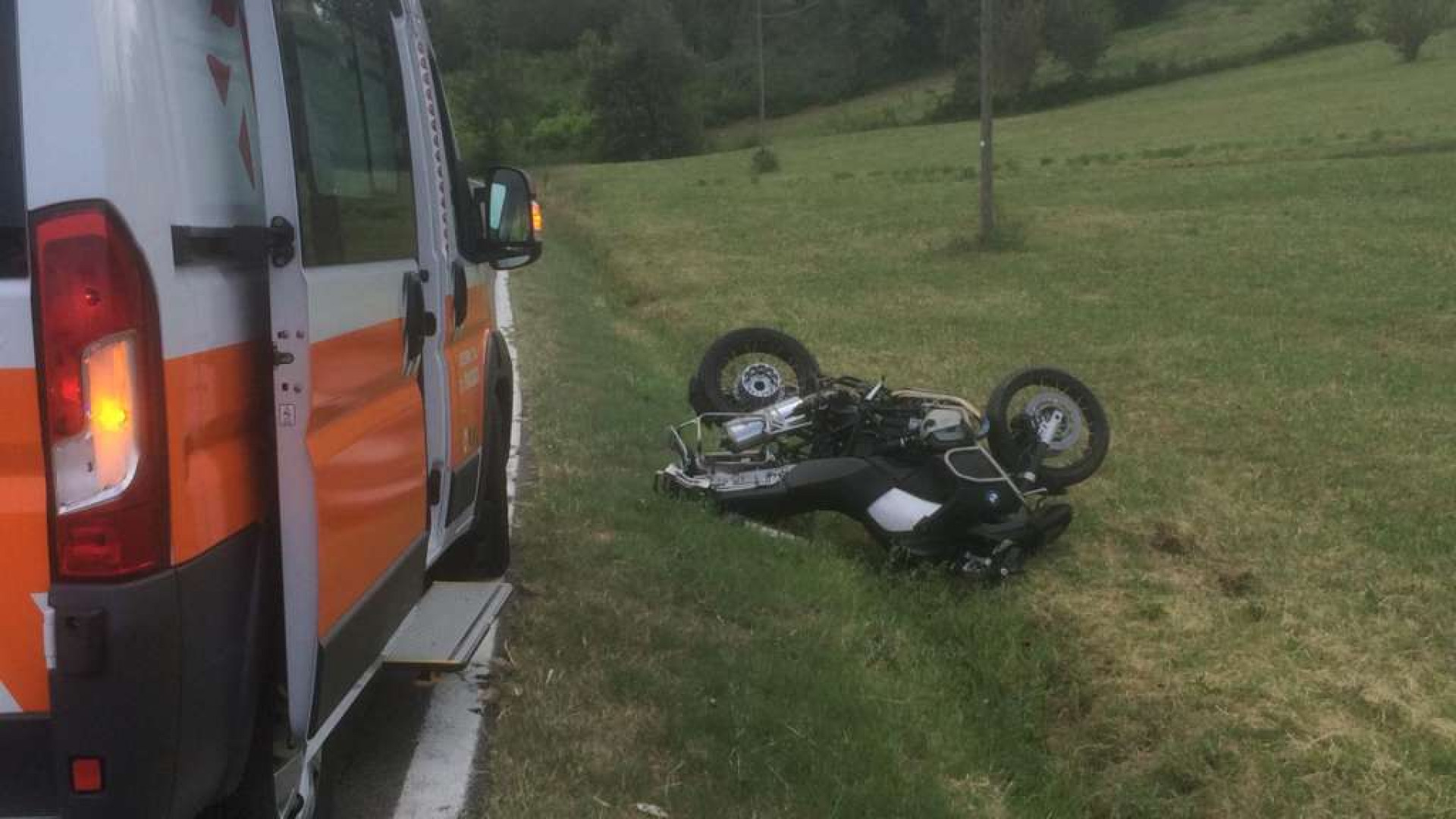 Fuori strada con la moto, grave un centauro a Piozzano