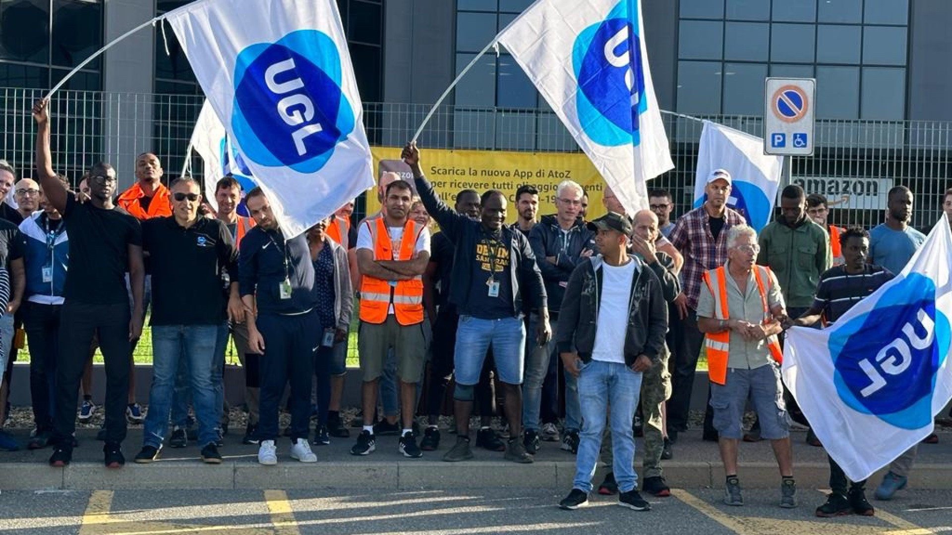 I sindacati: “Il nostro lavoro vale più dell’1%". Annunciati scioperi ad Amazon