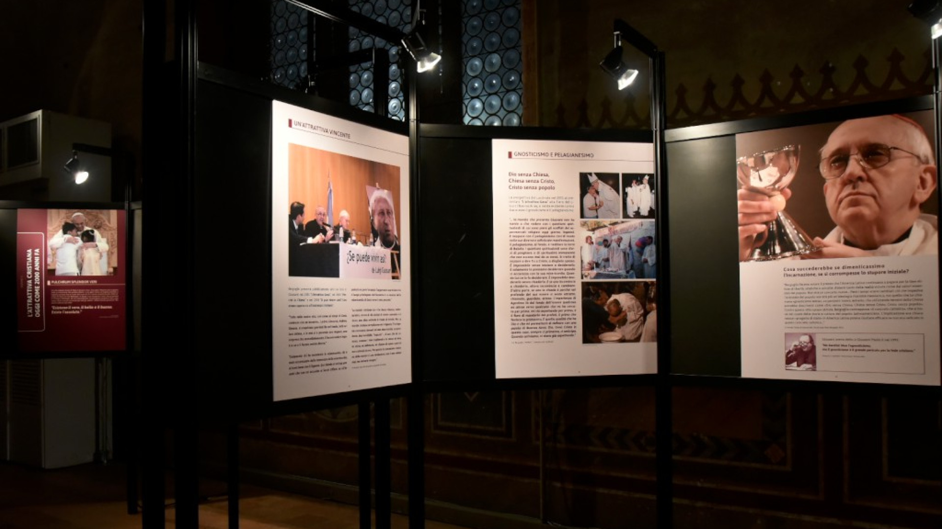 La figura di Papa Francesco: mostra “Gesti e parole” a palazzo Gotico