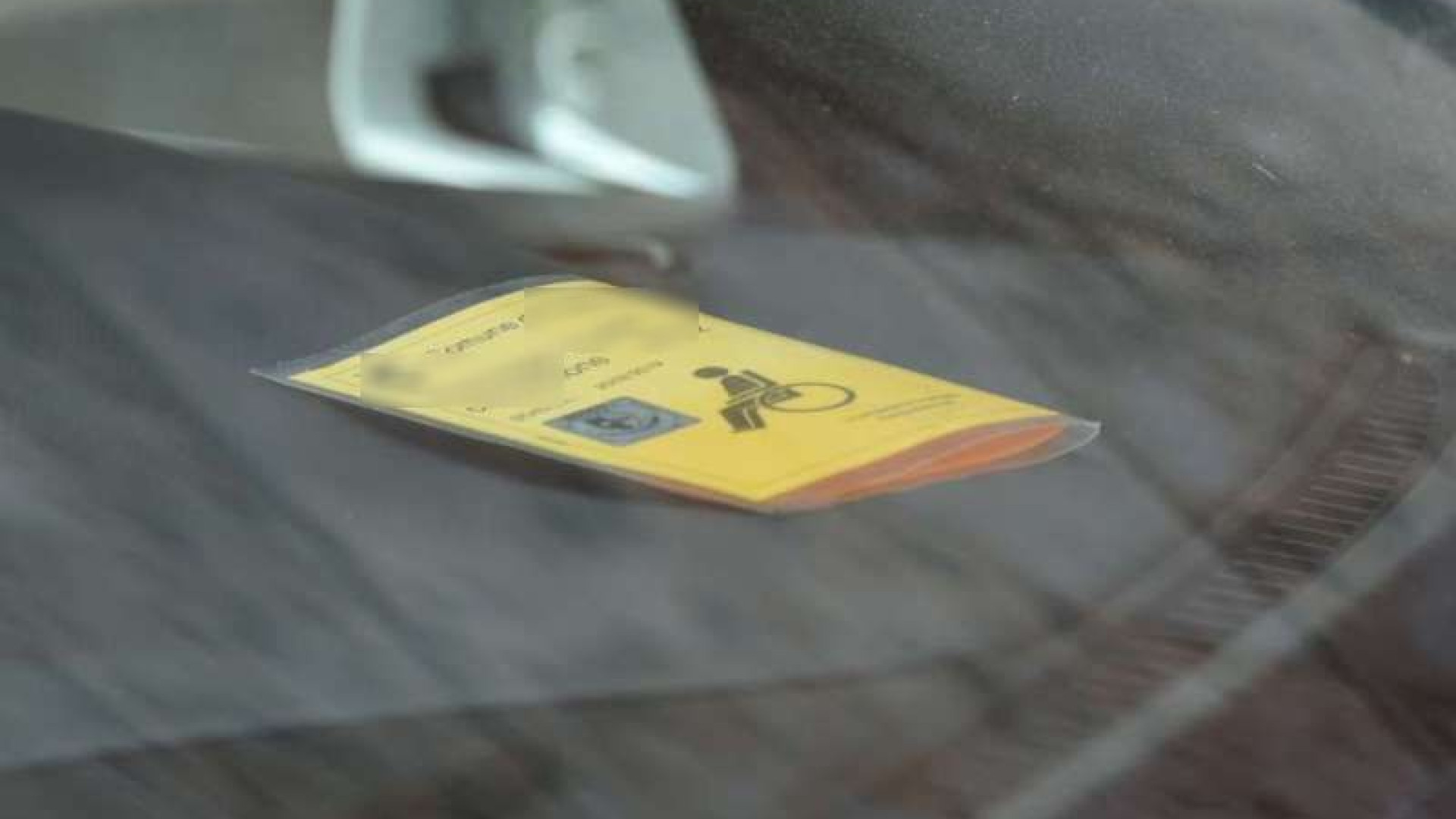 Pass falso per area disabili a Fiorenzuola: un 40enne piacentino va a processo