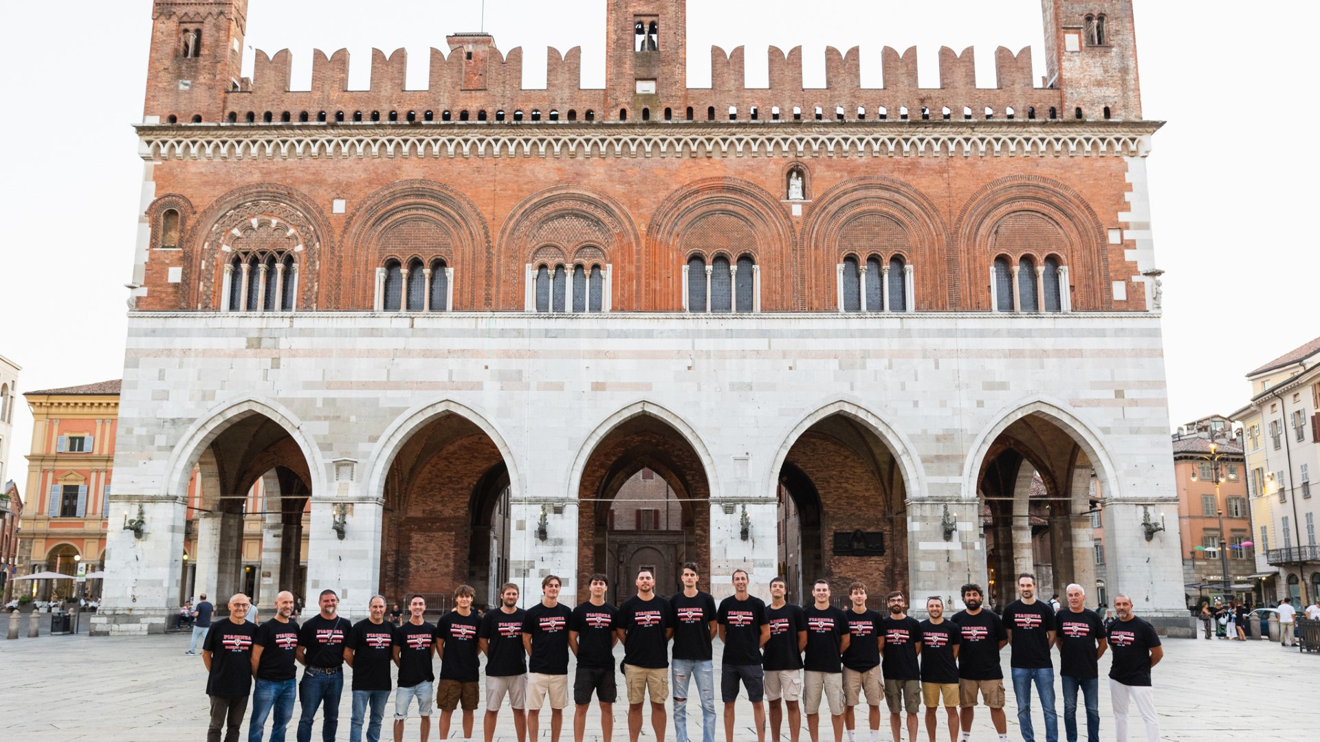 Il Piacenza Basket Club inaugura la stagione con il raduno in Piazza Cavalli