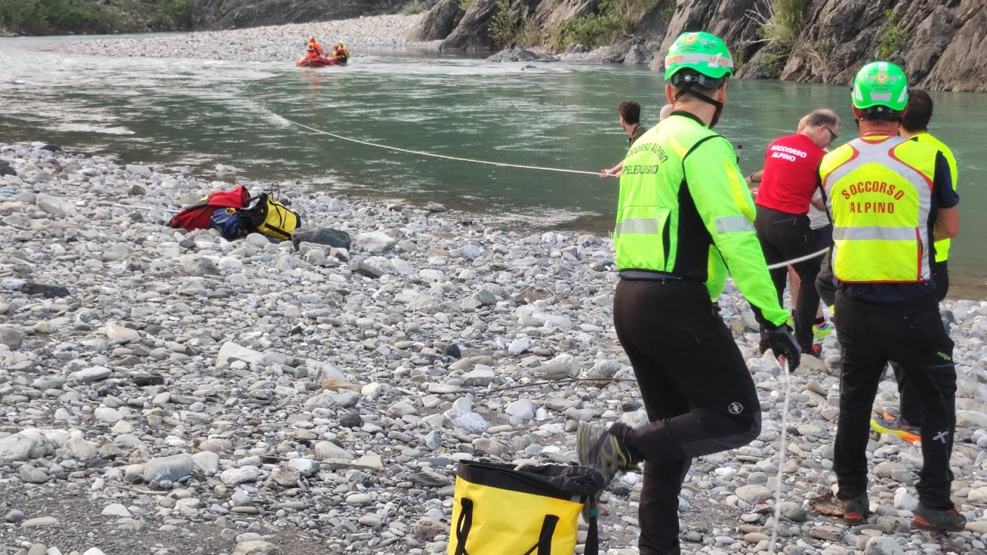 Fiume Trebbia, bagnanti in difficoltà: doppio intervento dei soccorritori