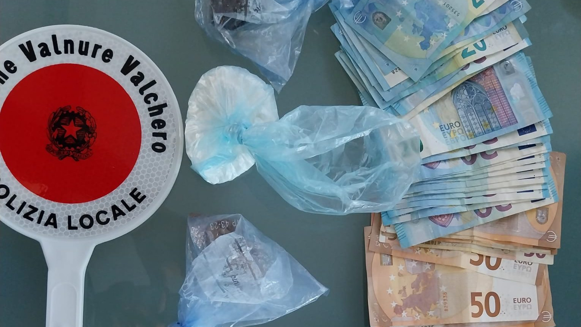 Spaccia nelle campagne di Podenzano e aggredisce un agente: arrestato