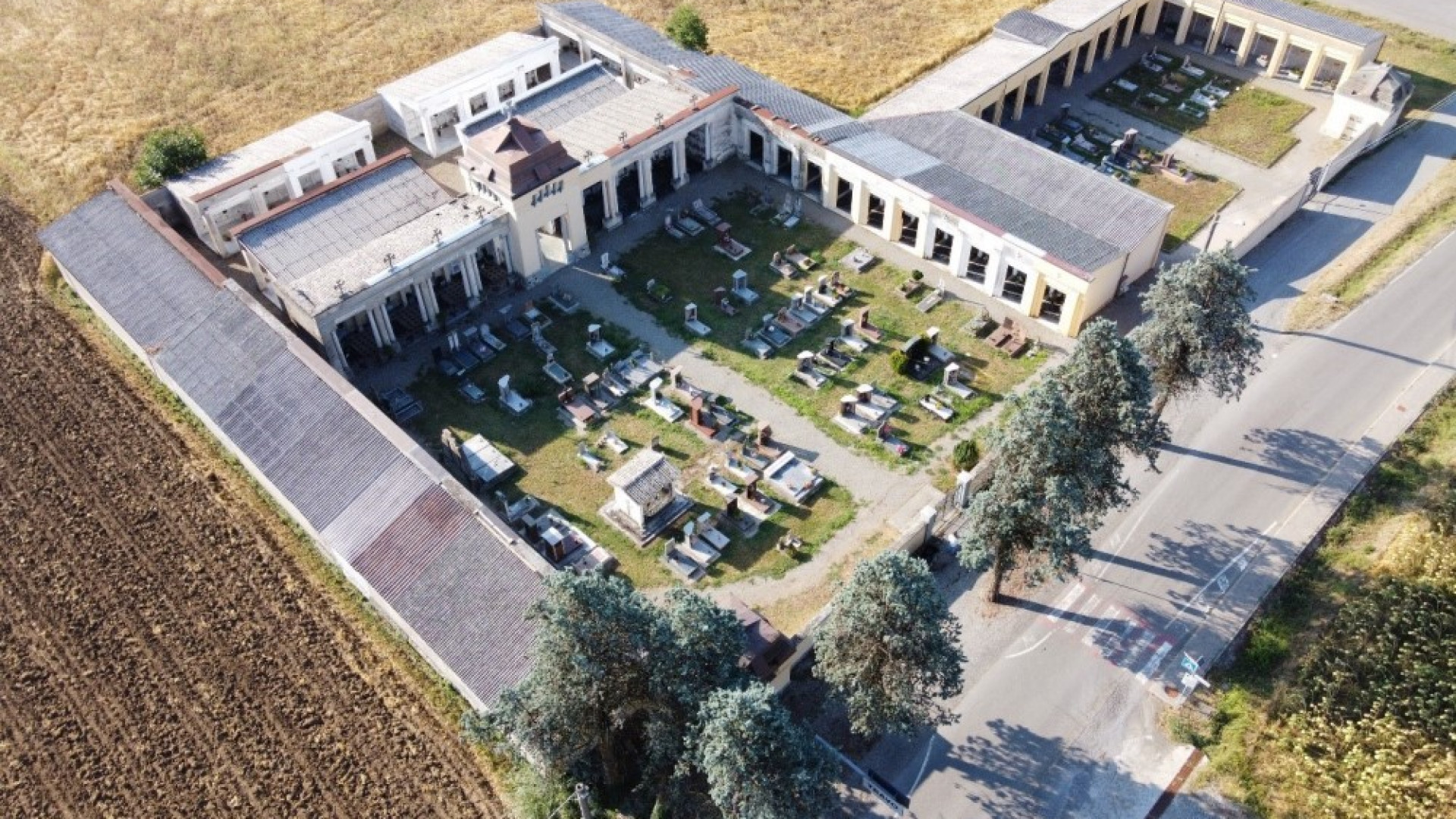 Travo, via l'amianto dal cimitero. Intervento da 160mila euro