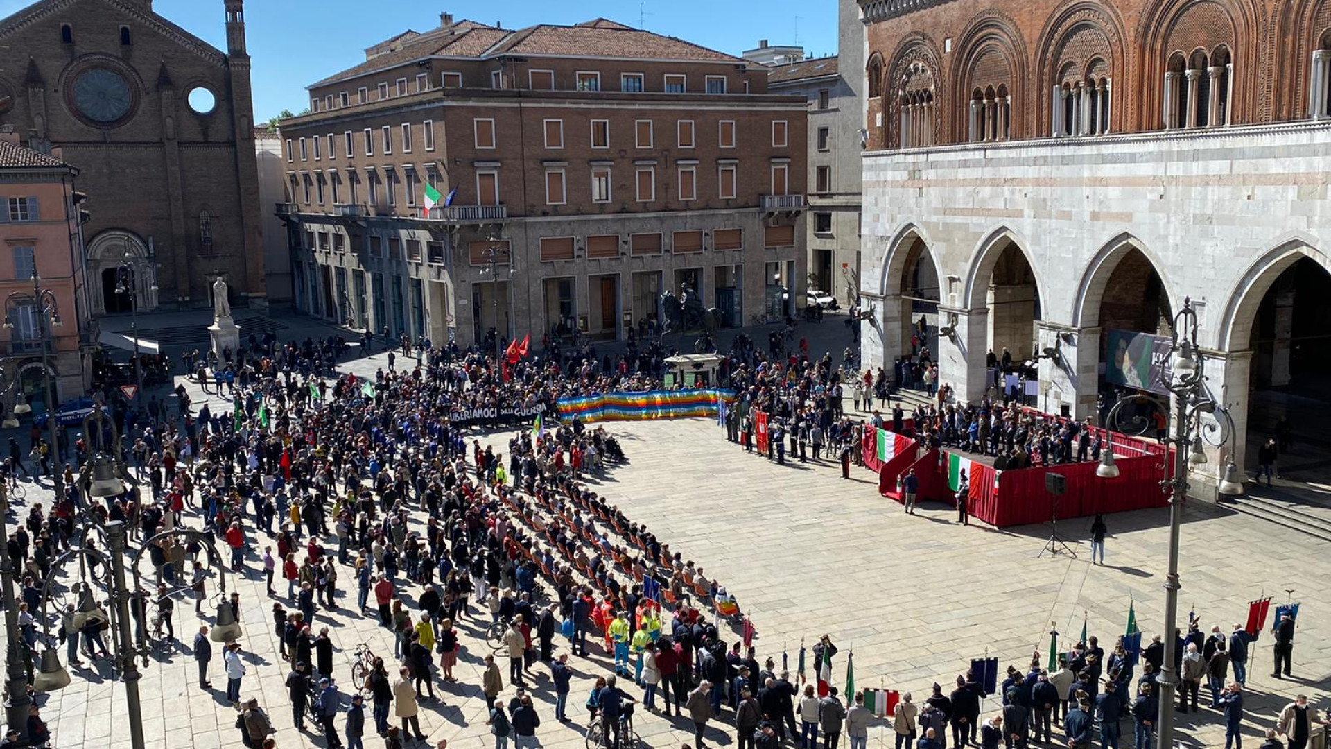 Celebrato il 77° anniversario della Liberazione, Bersani: "Rilanciamo l'uguaglianza"