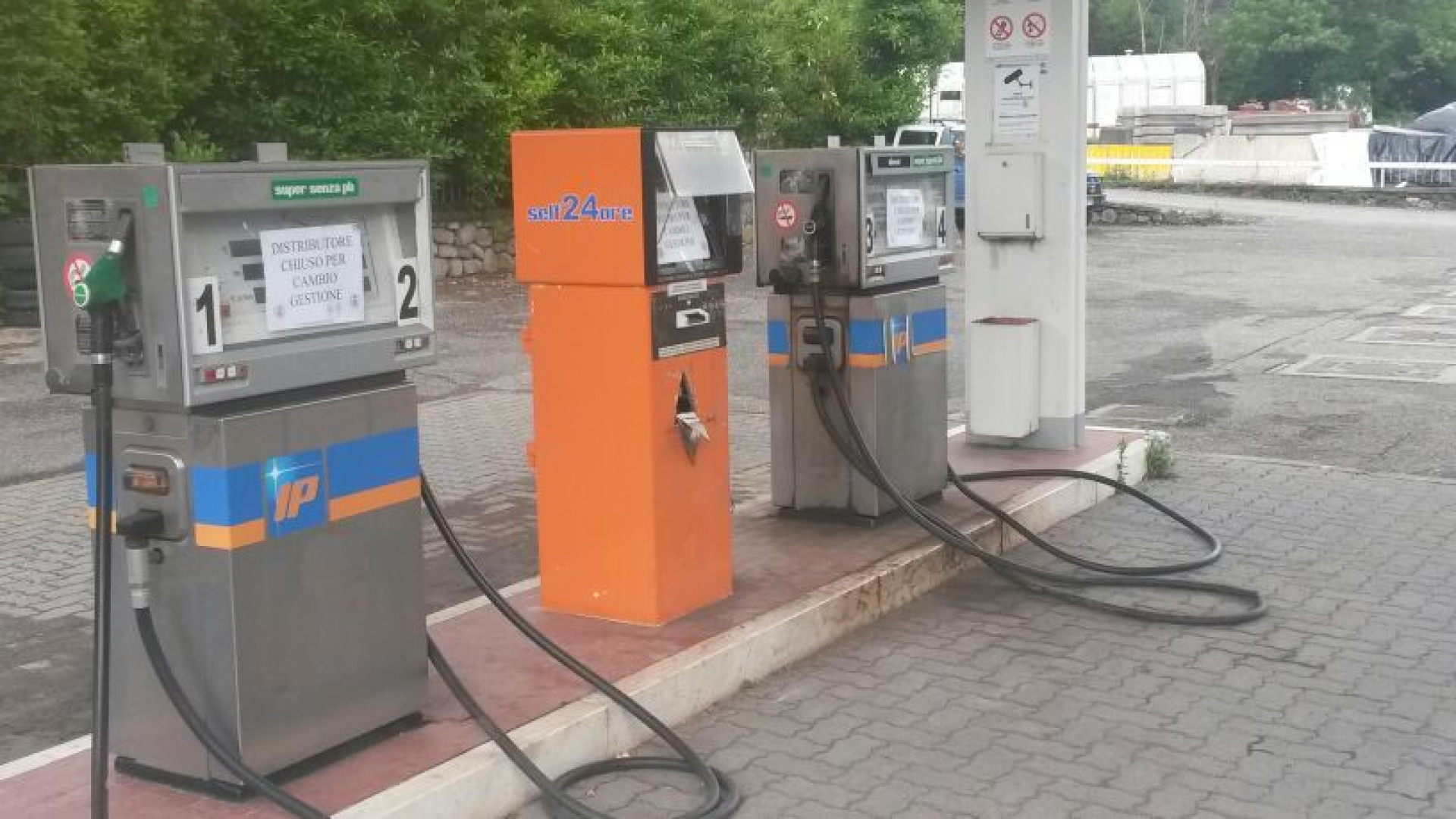 Colpo a Ottone: forzata con un flessibile la stazione di servizio