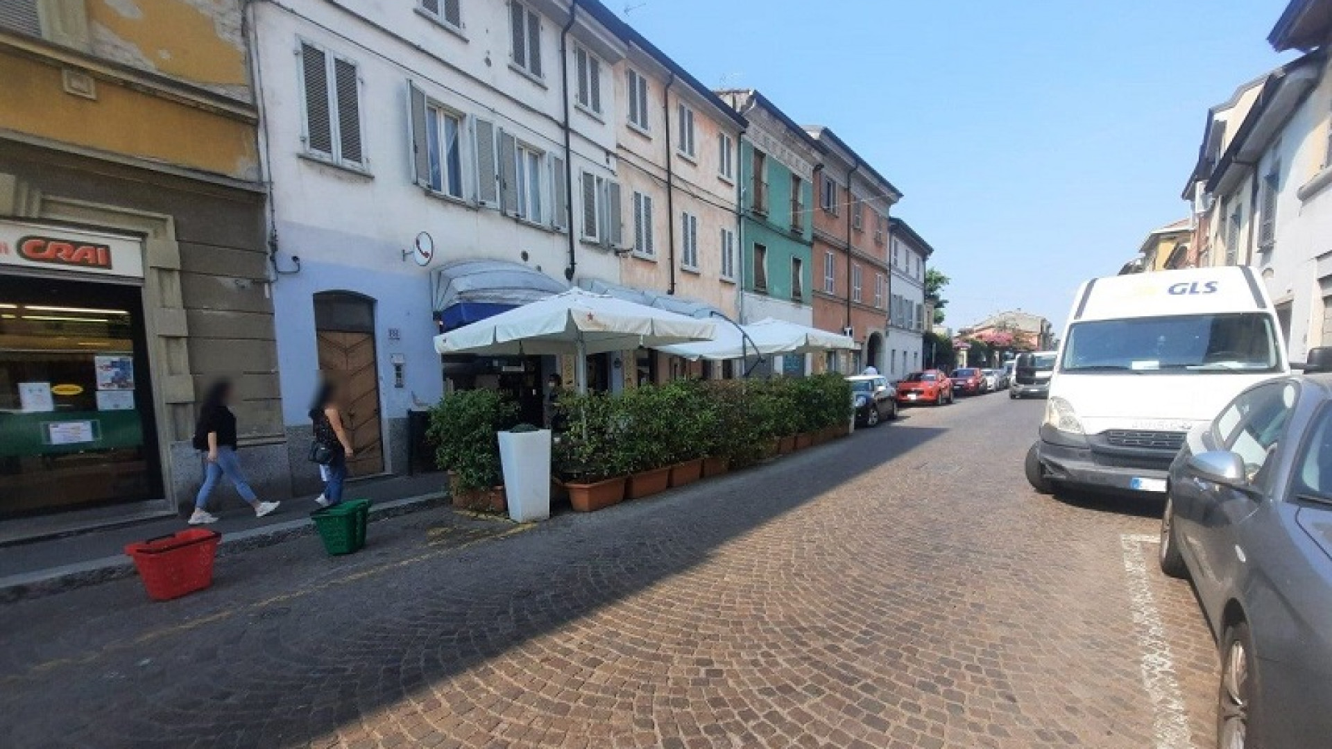 Ladri al bar gelateria Novecento: trafugati il fondo cassa e bottiglie di alcolici