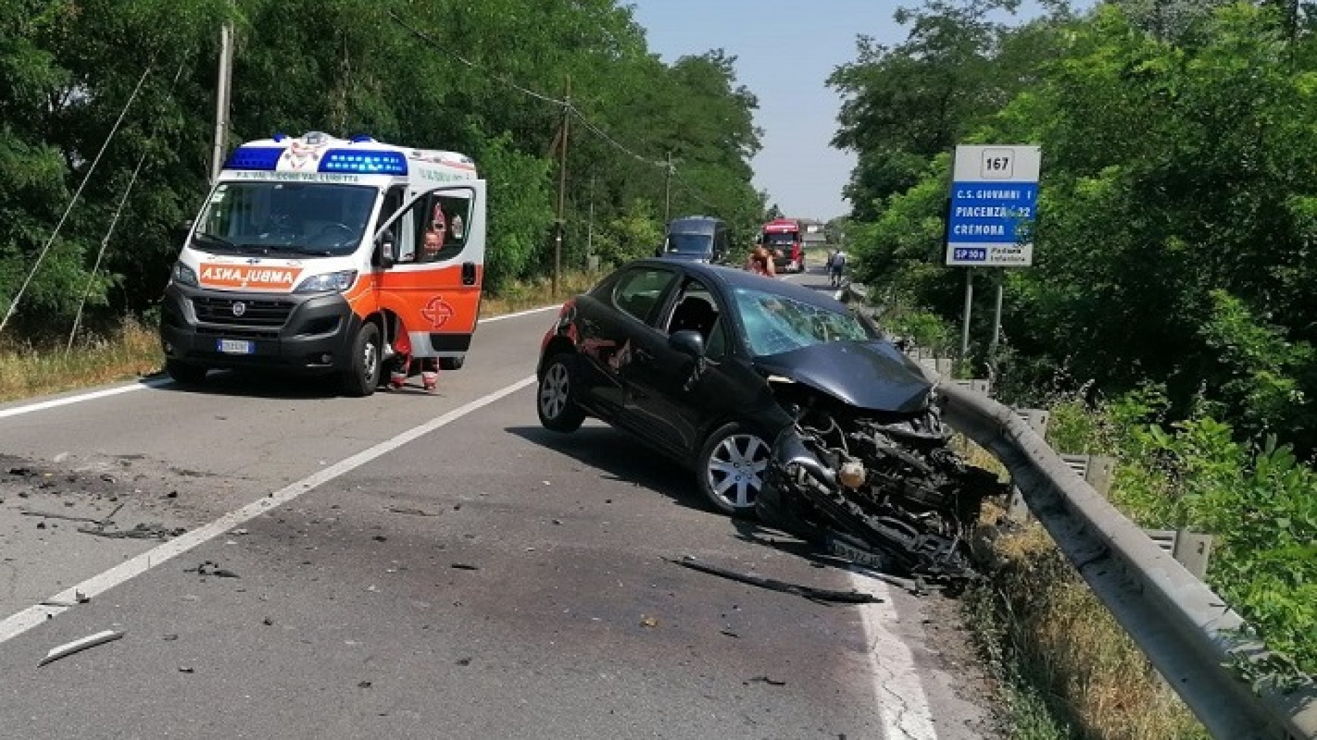 Frontale tra auto e camion sulla provinciale di Castel San Giovanni: un ferito grave