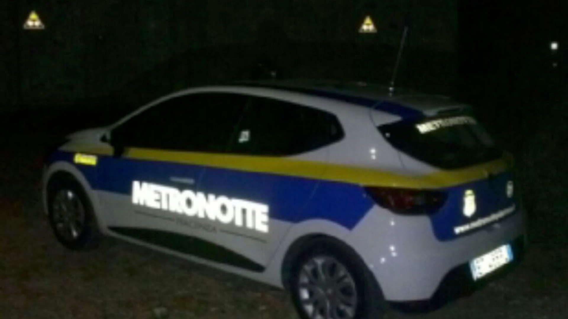 Irrompono, ma non per rubare: "Fuggivamo da una prostituta arrabbiata"