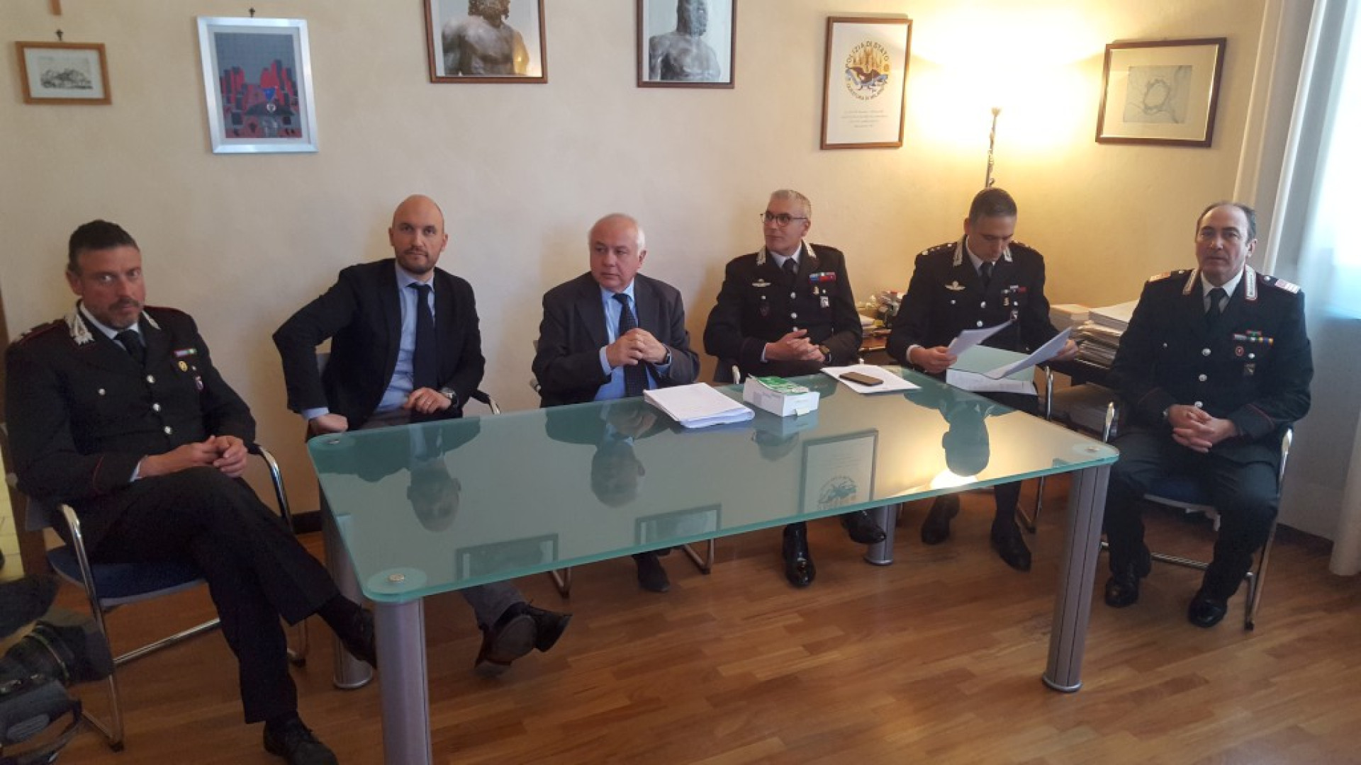 Sottraevano interi tir di merce griffata, banda in manette. Il capo era un responsabile della ditta di logistica