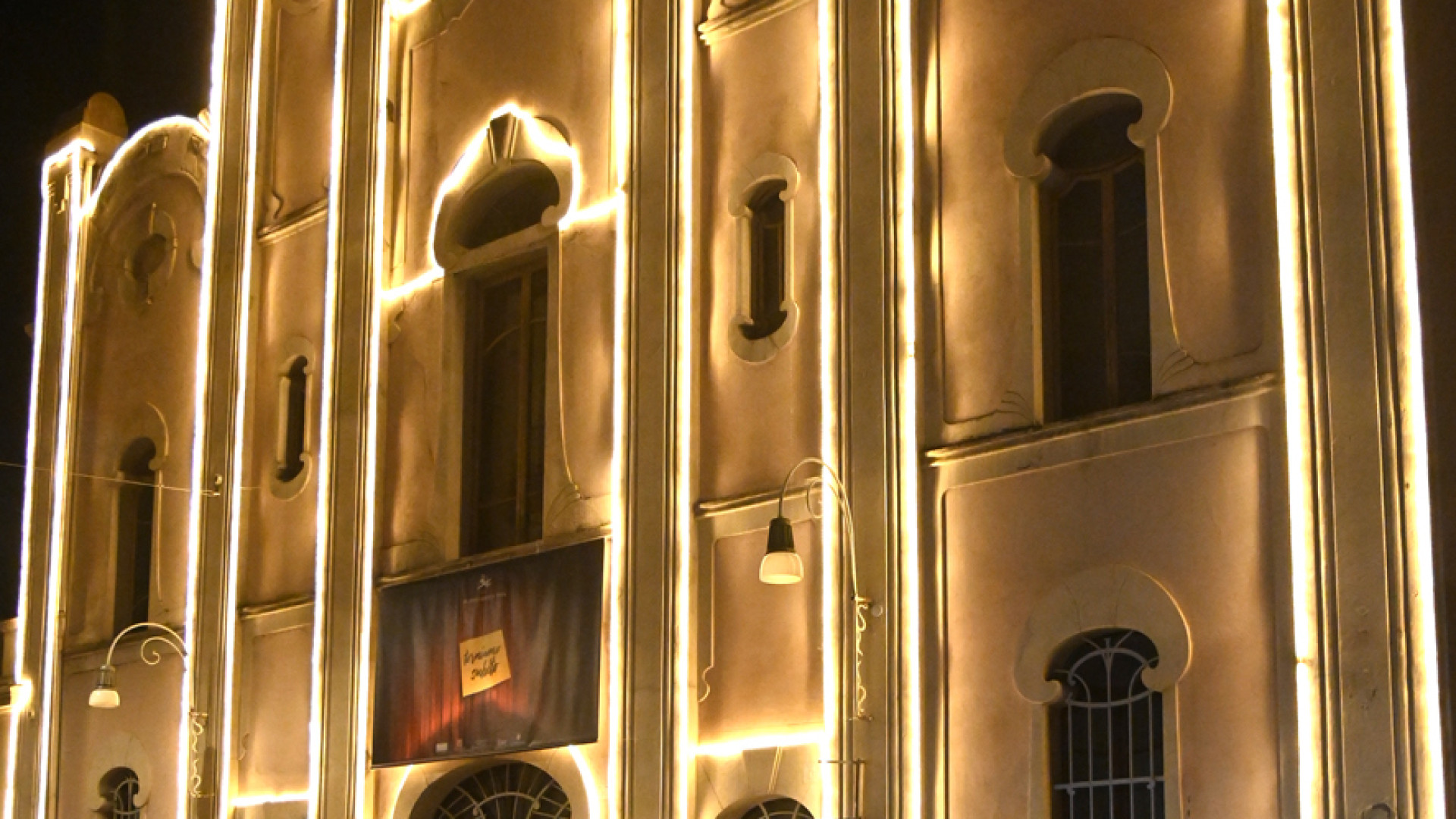 Teatri chiusi dal Dpcm, i Filodrammatici accendono le luci: “Torniamo subito”