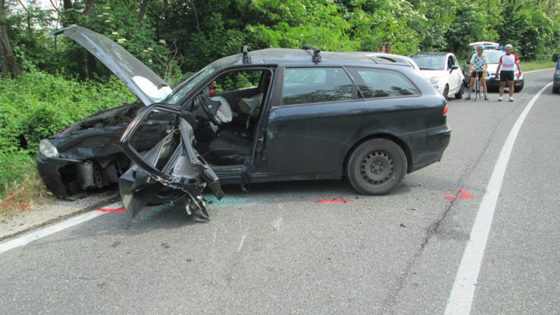 Scontro tra un'auto e un trattore ad Albarola. Tre feriti