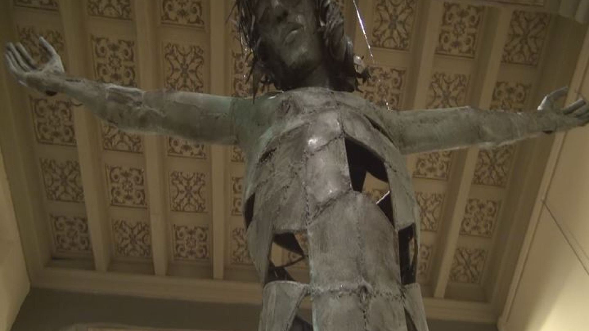 Il Cristo sospeso di Branca nel tour della Passione al Gazzola