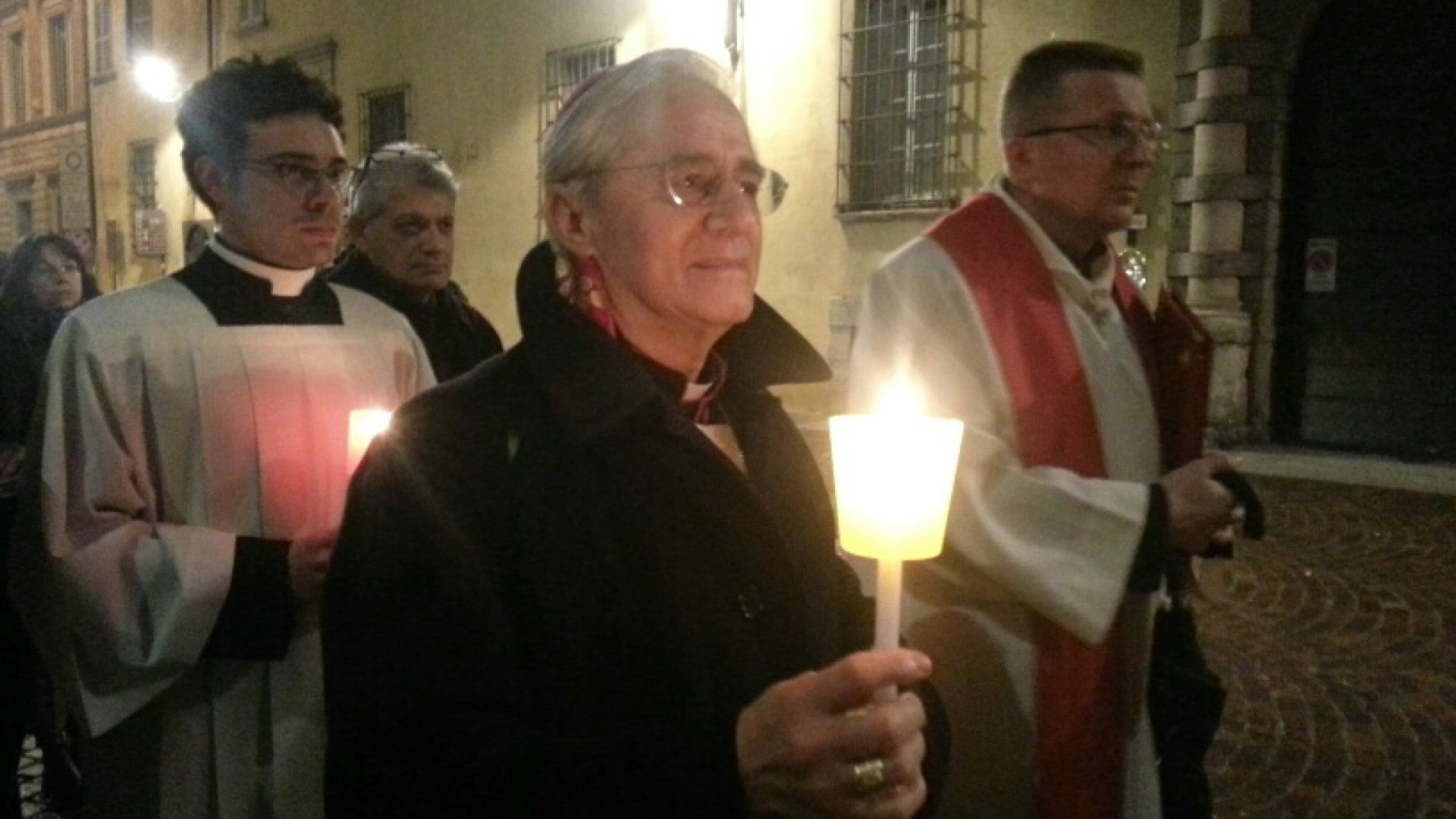 Via Crucis sotto la pioggia. Canti e preghiere per la morte di Gesù