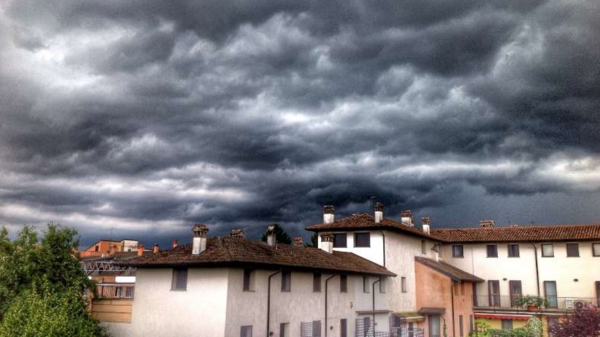 Temporali di forte intensità su tutta la provincia. Allerta meteo per domani