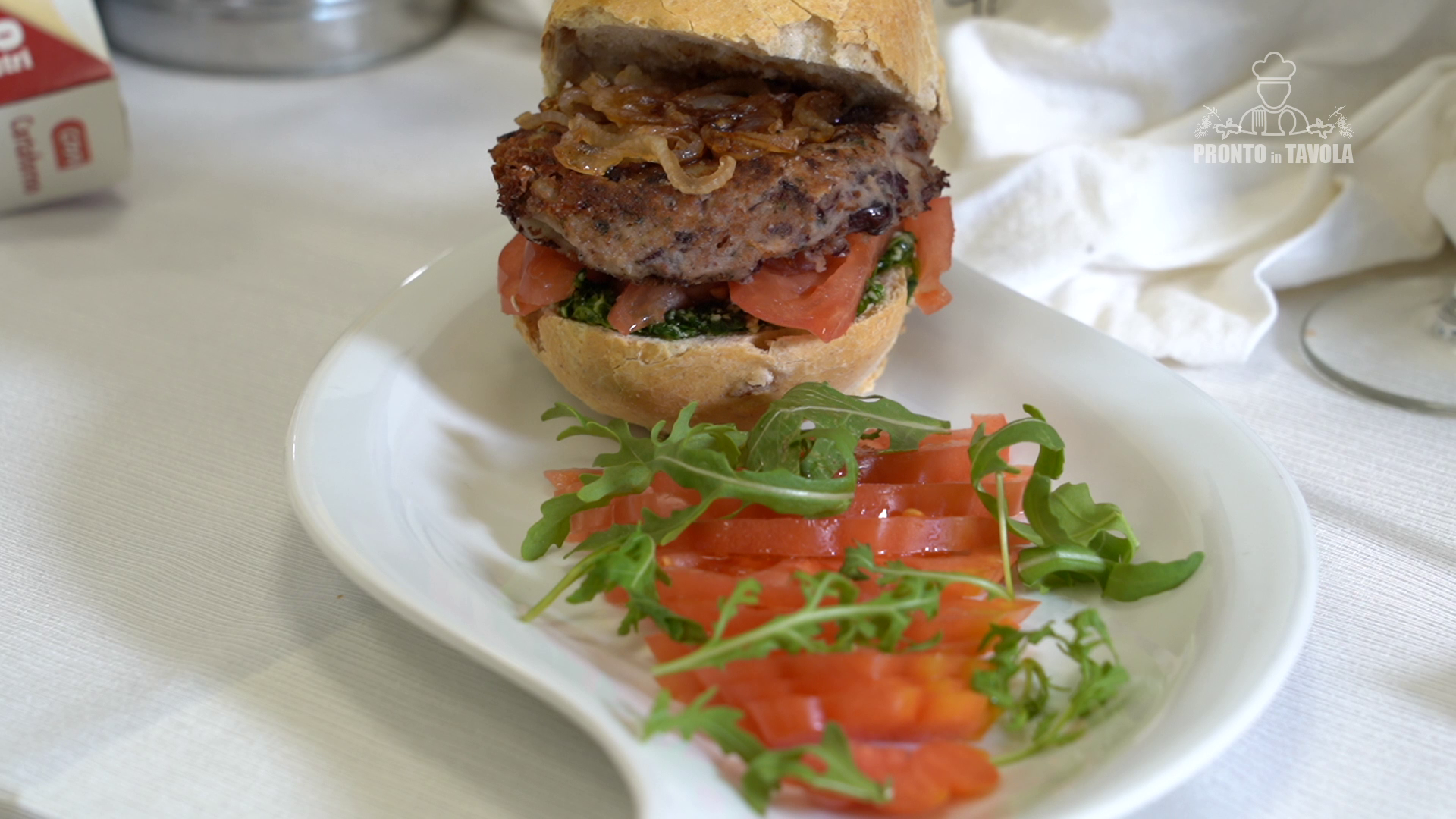 Panino ai semi di girasole con “hamburger” di fagioli