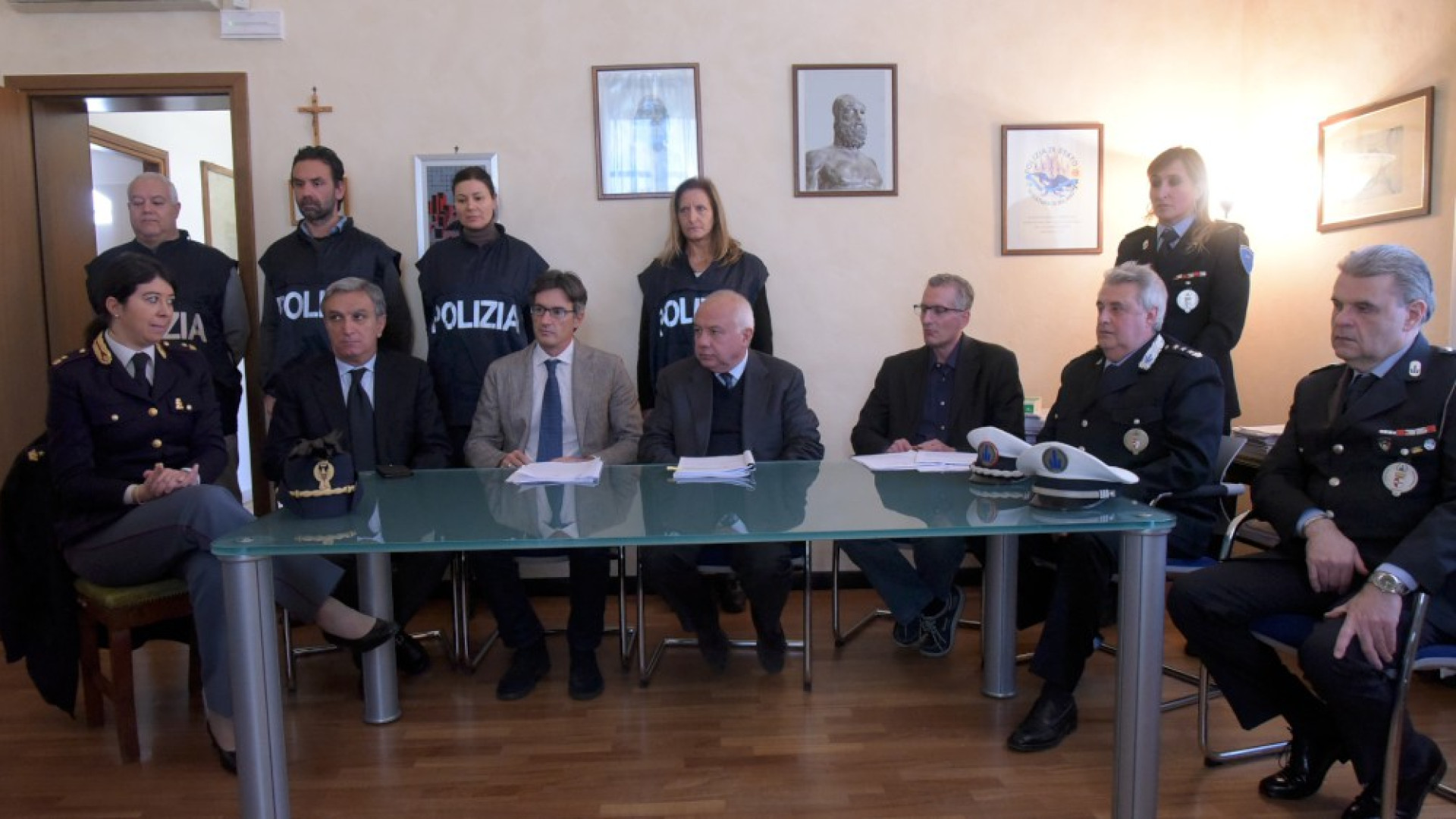 "Schiaffi e insulti". Due maestre arrestate per maltrattamenti