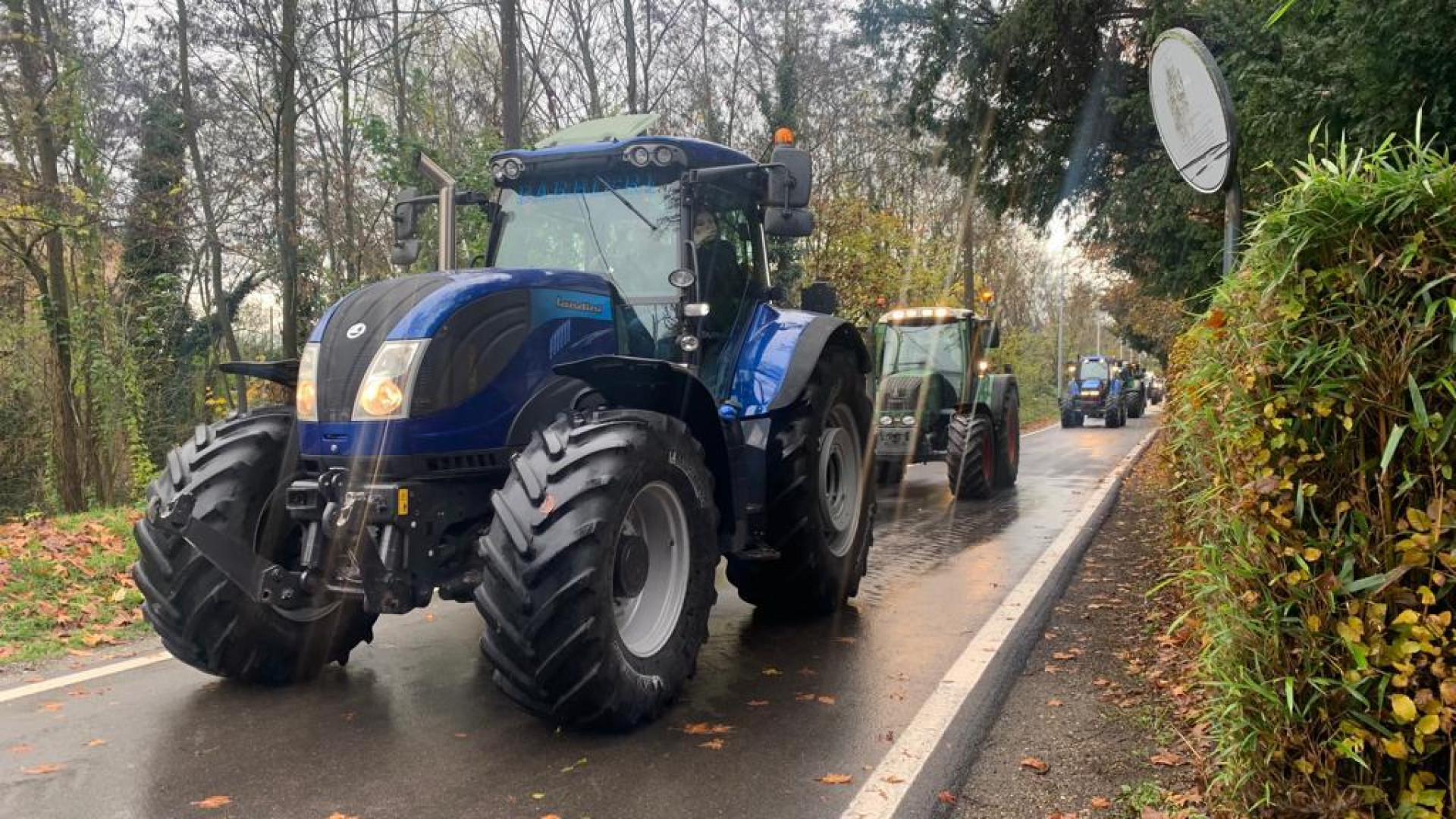 La protesta dei trattori arriva anche a Piacenza, ritrovo lunedì nel piazzale del Garilli