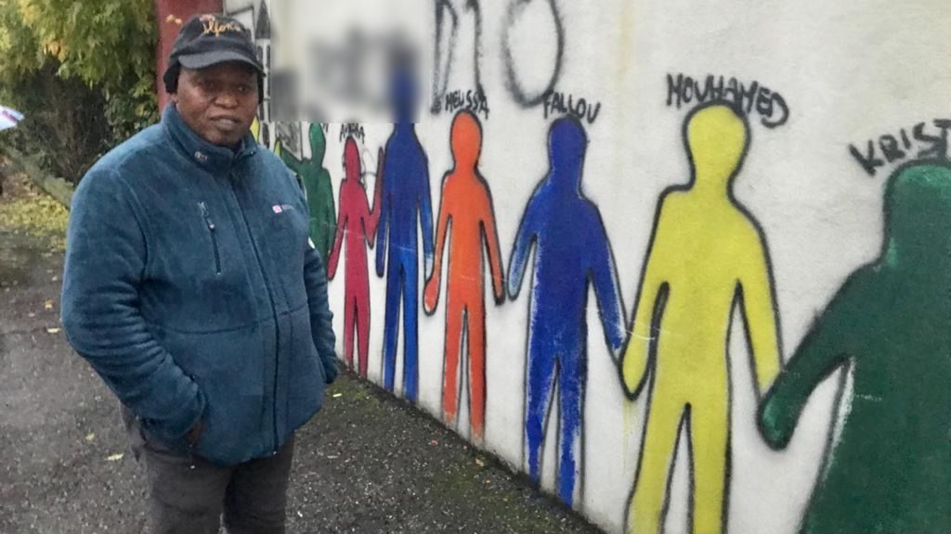 Sfregiato con una bestemmia il "muro della fratellanza" dei giardini di Padre Gherardo