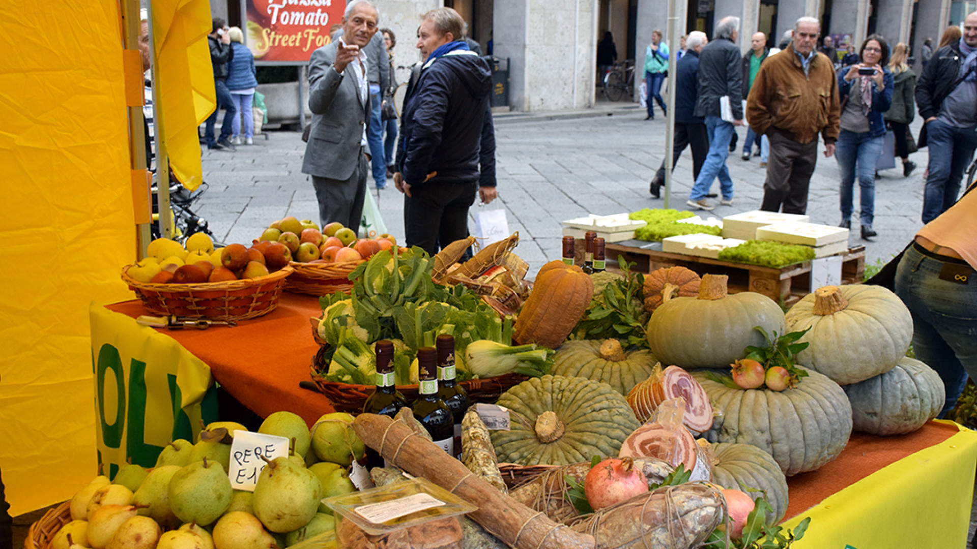 Boom di import per frutta e verdura. Coldiretti: "Occhio al pomodoro cinese"