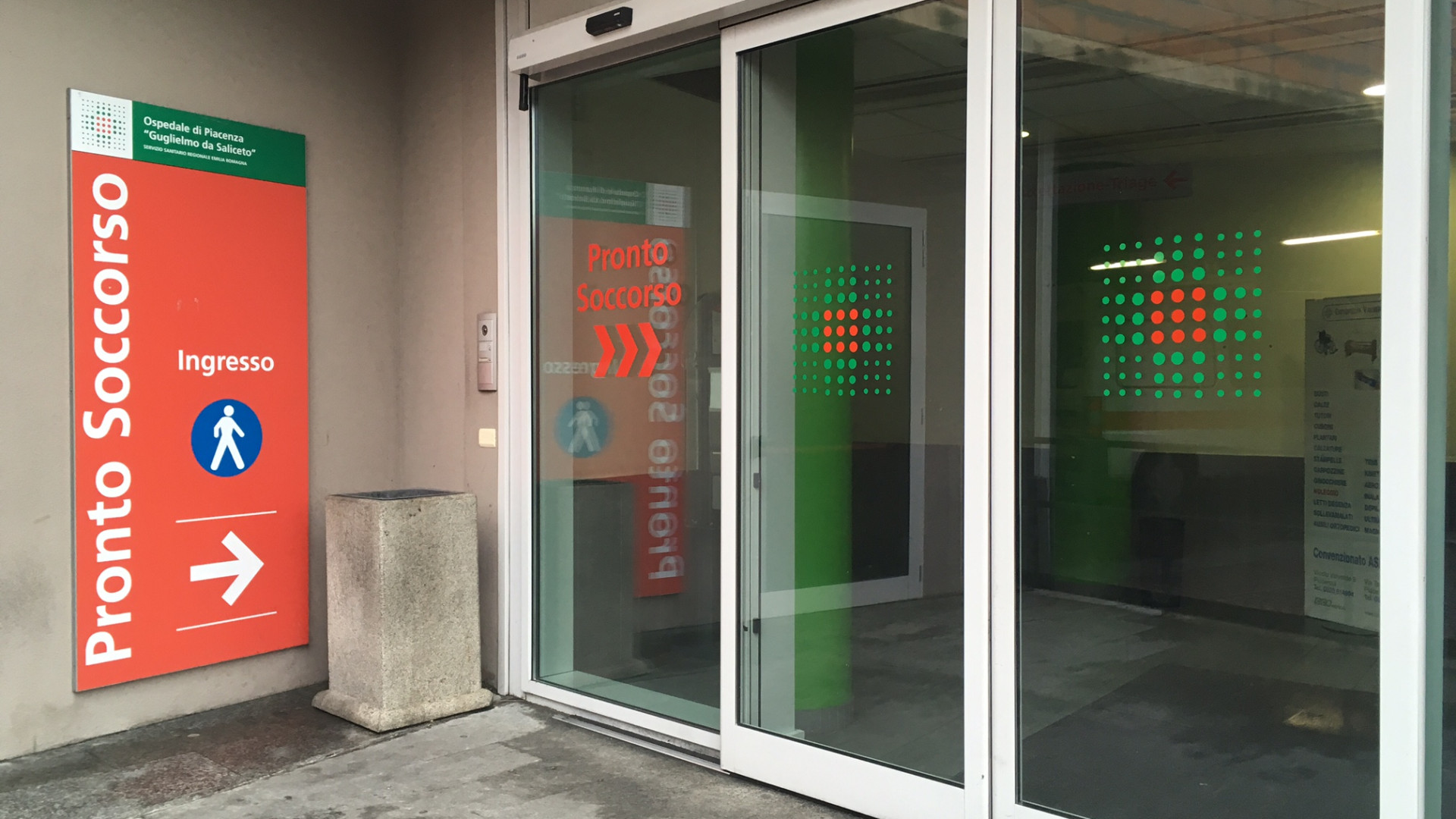 Dà in escandescenze al Pronto soccorso e ferisce un medico, denunciato