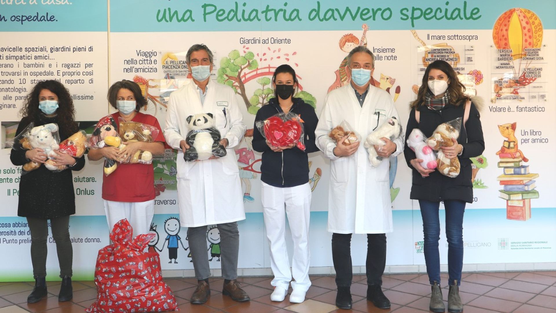 I peluche di Sonia Tosi ai bambini di Pediatria. Il dono delle sorelle