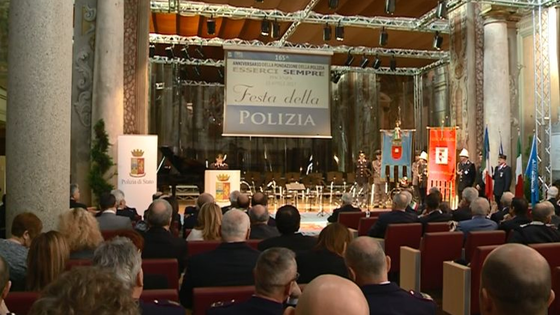 La polizia festeggia i 165 anni con l'arresto di un capobanda dello spaccio