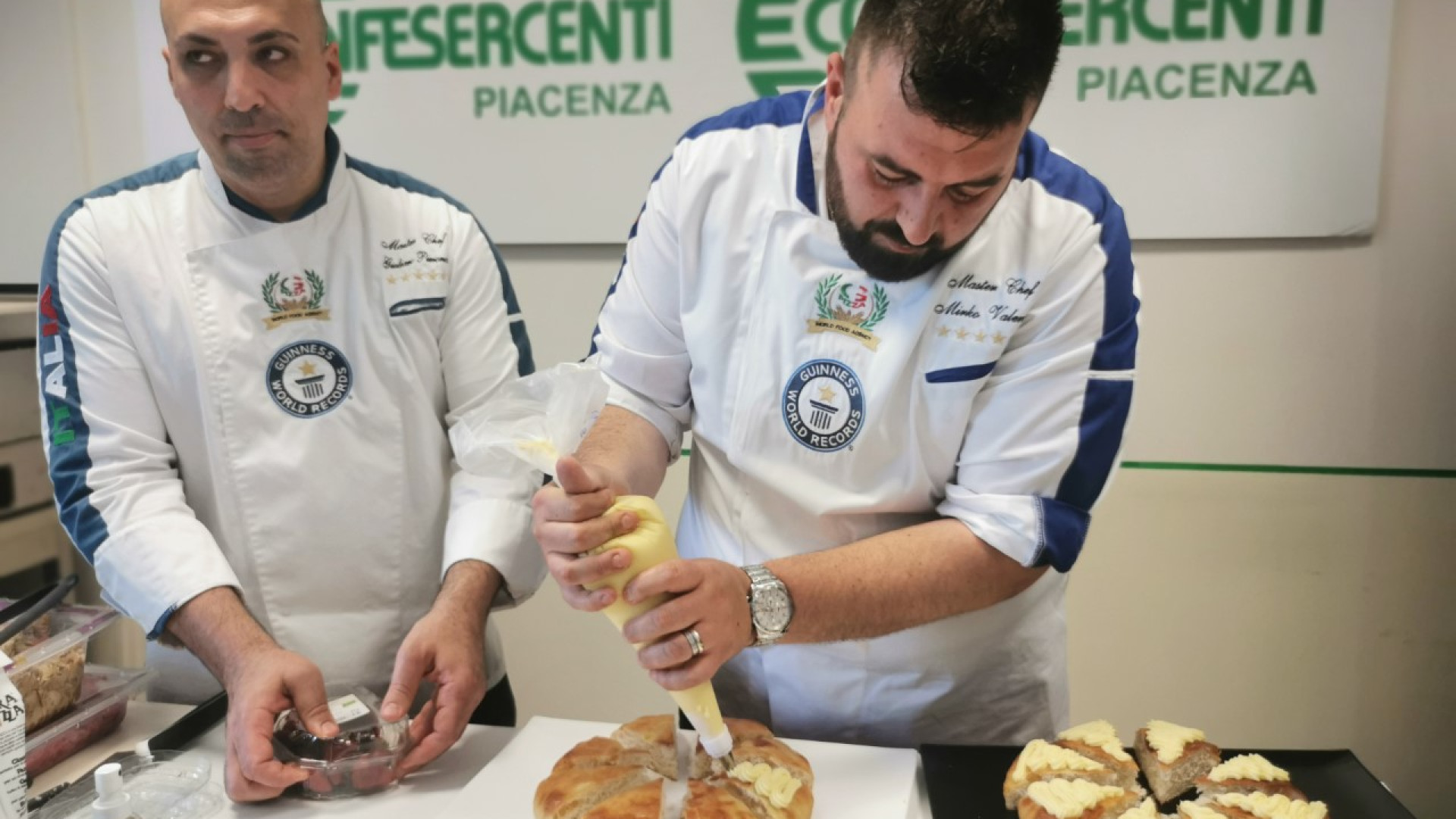 Sos pizzaioli: "Manca personale". Confesercenti organizza un corso