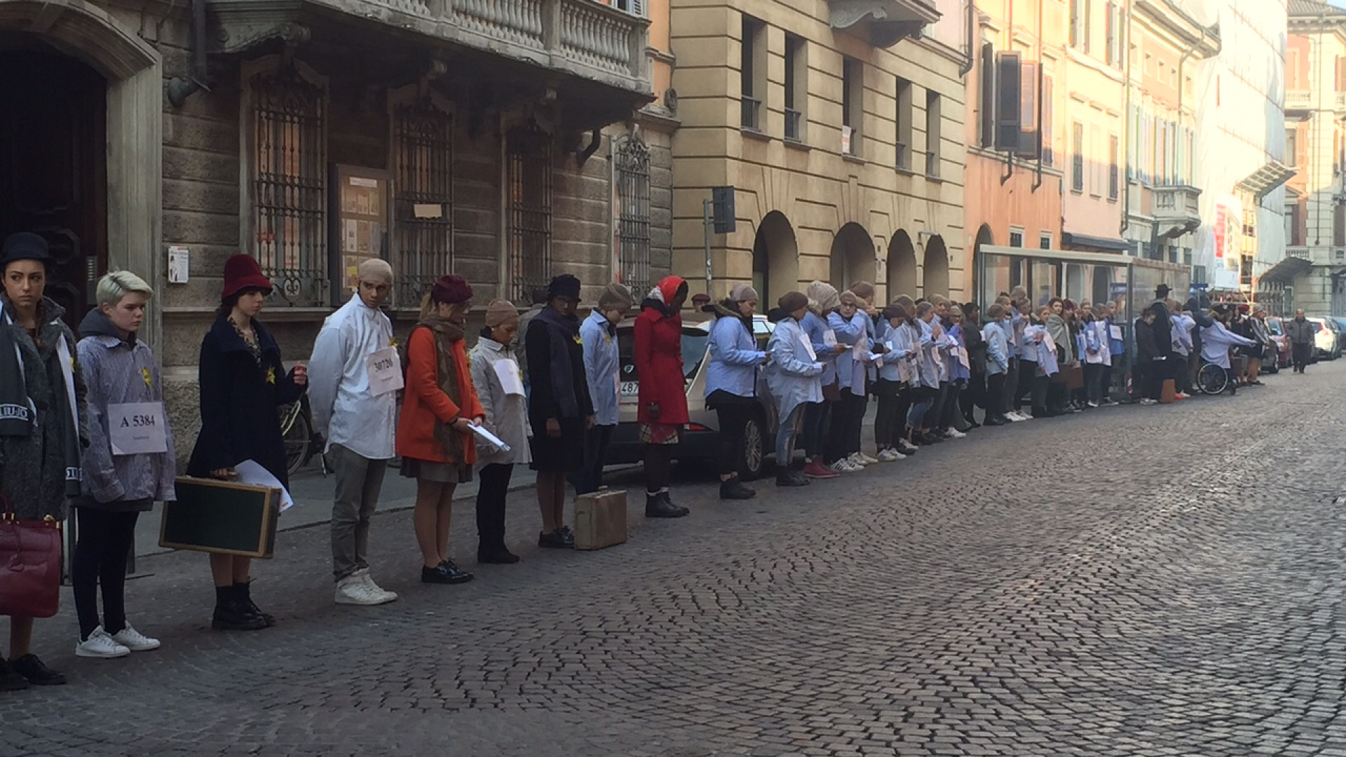 Giorno della Memoria: le celebrazioni. Flash mob degli studenti