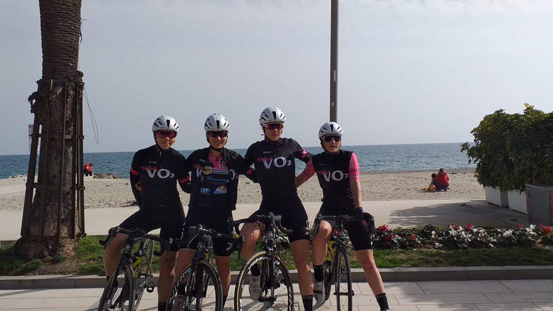 Debutto stagionale positivo per il VO2 Team Pink nella gara Donne Elite a Ceriale