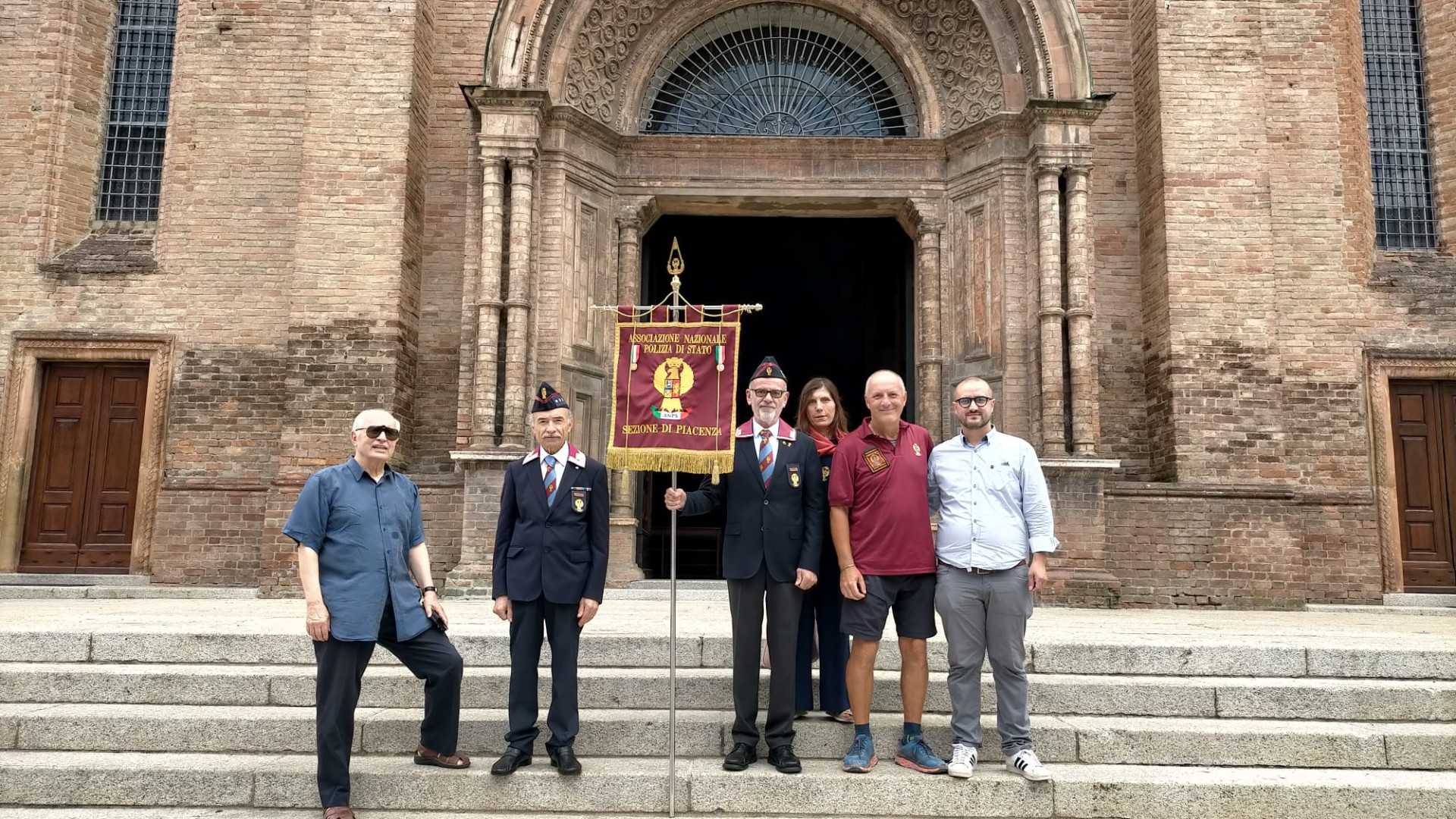 È arrivato a Fiorenzuola il poliziotto pellegrino. Don Vincini: "Messaggio di pace"