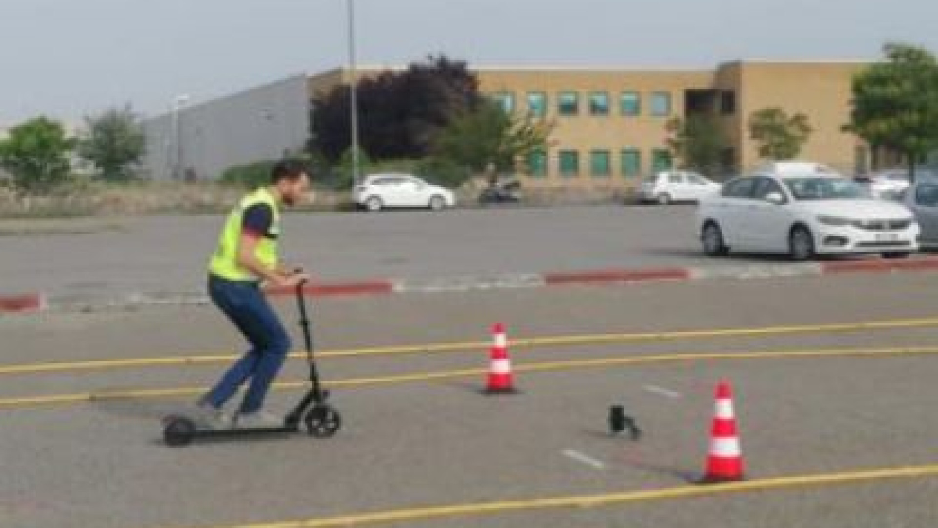 Dogane, sequestrati e distrutti 300 monopattini elettrici non in regola