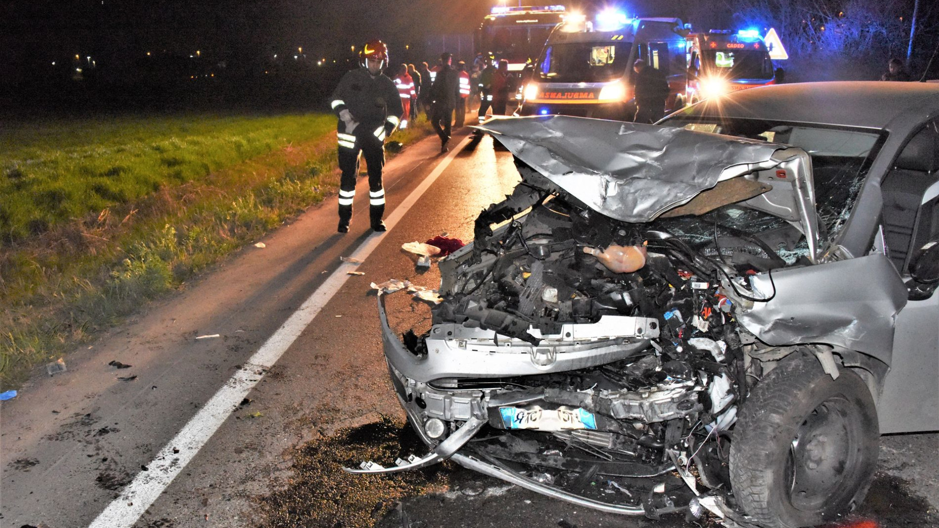 "Positiva all'alcoltest la conducente che ha causato lo scontro con un sorpasso". Ancora gravi mamma e due bimbe