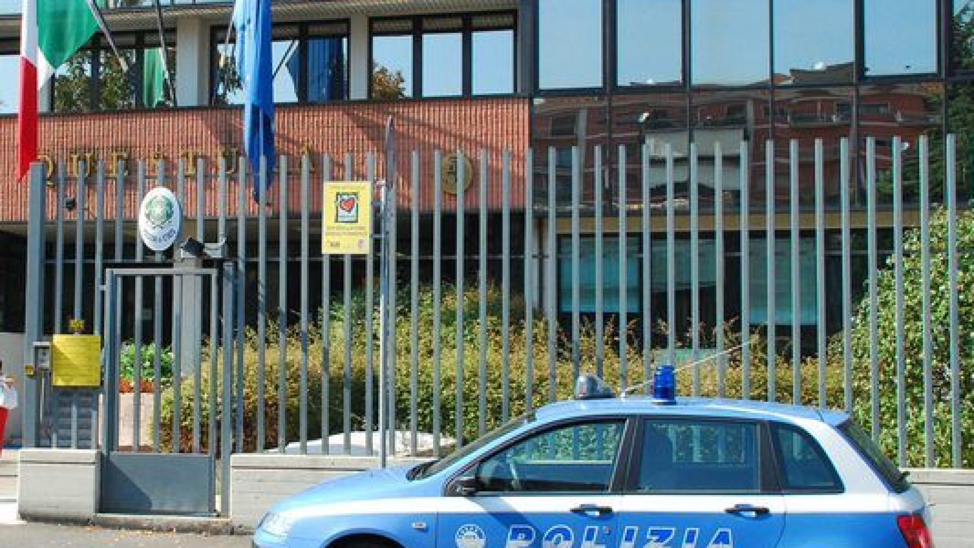Clandestino, finge di essere minorenne: denunciato e espulso