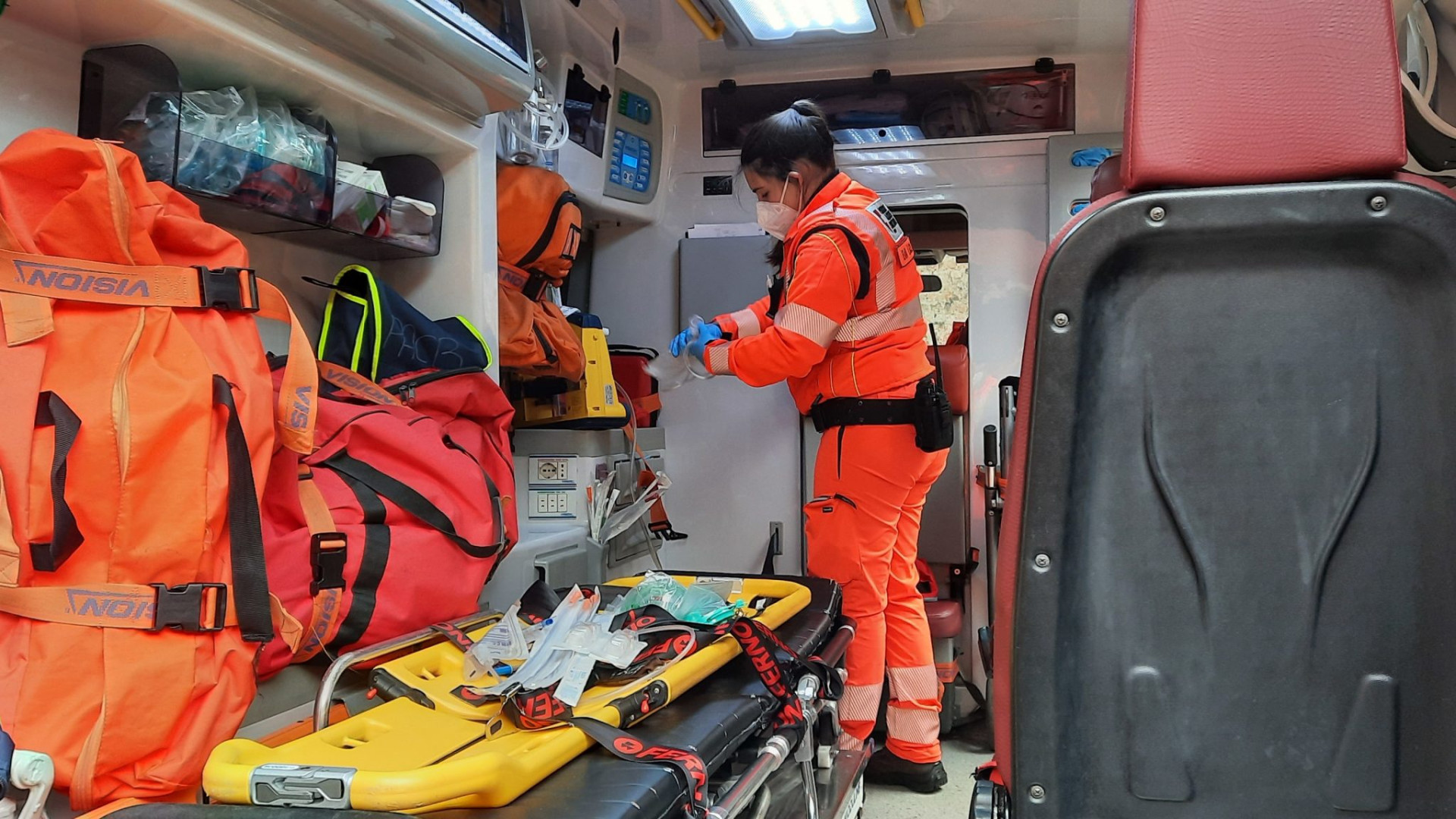 Scontro frontale tra due auto in via Diete di Roncaglia: donna ferita